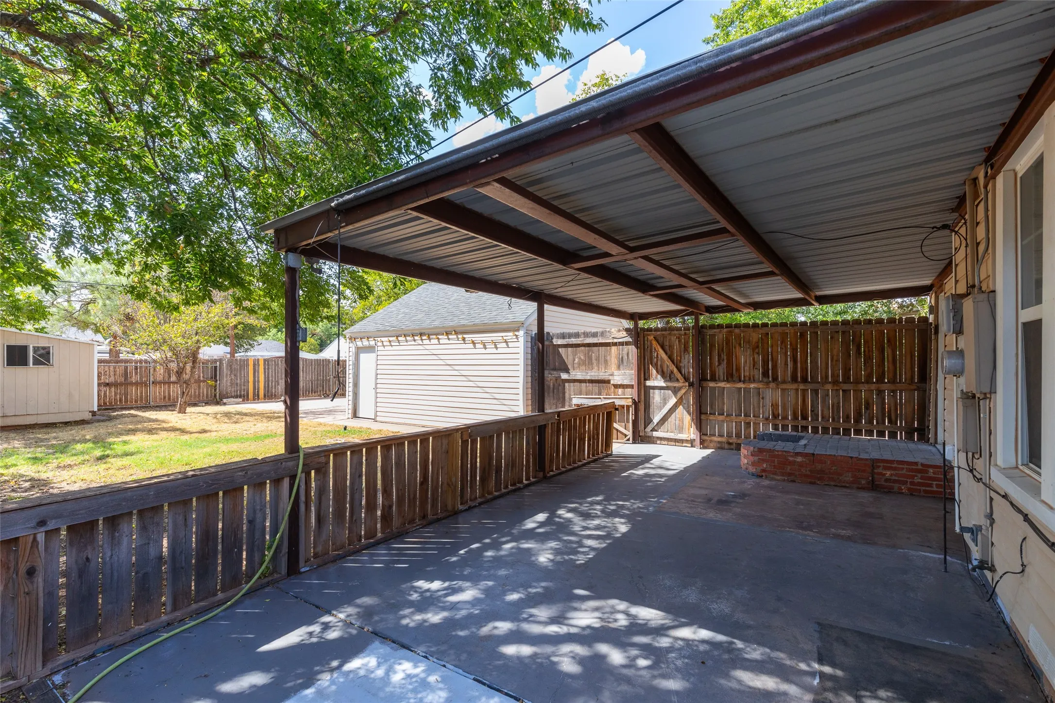 Single Family Residence For Sale in Taylor County , 890 Ballinger Street, Abilene, Texas 79605, 3 Bedroom, 2 Bathroom, 2 Garage spaces, 1,652 Sqft, built in 1941, mls#21378504, Real Estate Agent in Abilene, Homes For Sale in Taylor county, Homes For Sale in Abilene, Realtor in Abilene Texas, Real Estate Brokerage Independent Realty Texas, Luminita Cordes Realtor