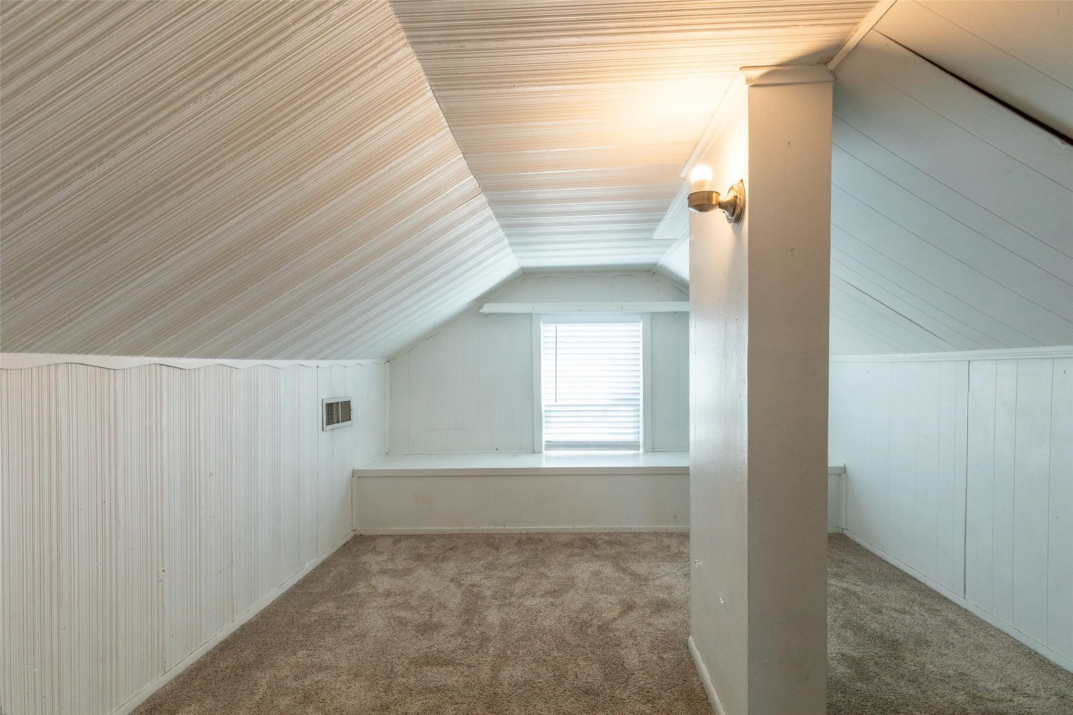 Single Family Residence For Sale in Taylor County , 890 Ballinger Street, Abilene, Texas 79605, 3 Bedroom, 2 Bathroom, 2 Garage spaces, 1,652 Sqft, built in 1941, mls#21378504, Real Estate Agent in Abilene, Homes For Sale in Taylor county, Homes For Sale in Abilene, Realtor in Abilene Texas, Real Estate Brokerage Independent Realty Texas, Luminita Cordes Realtor