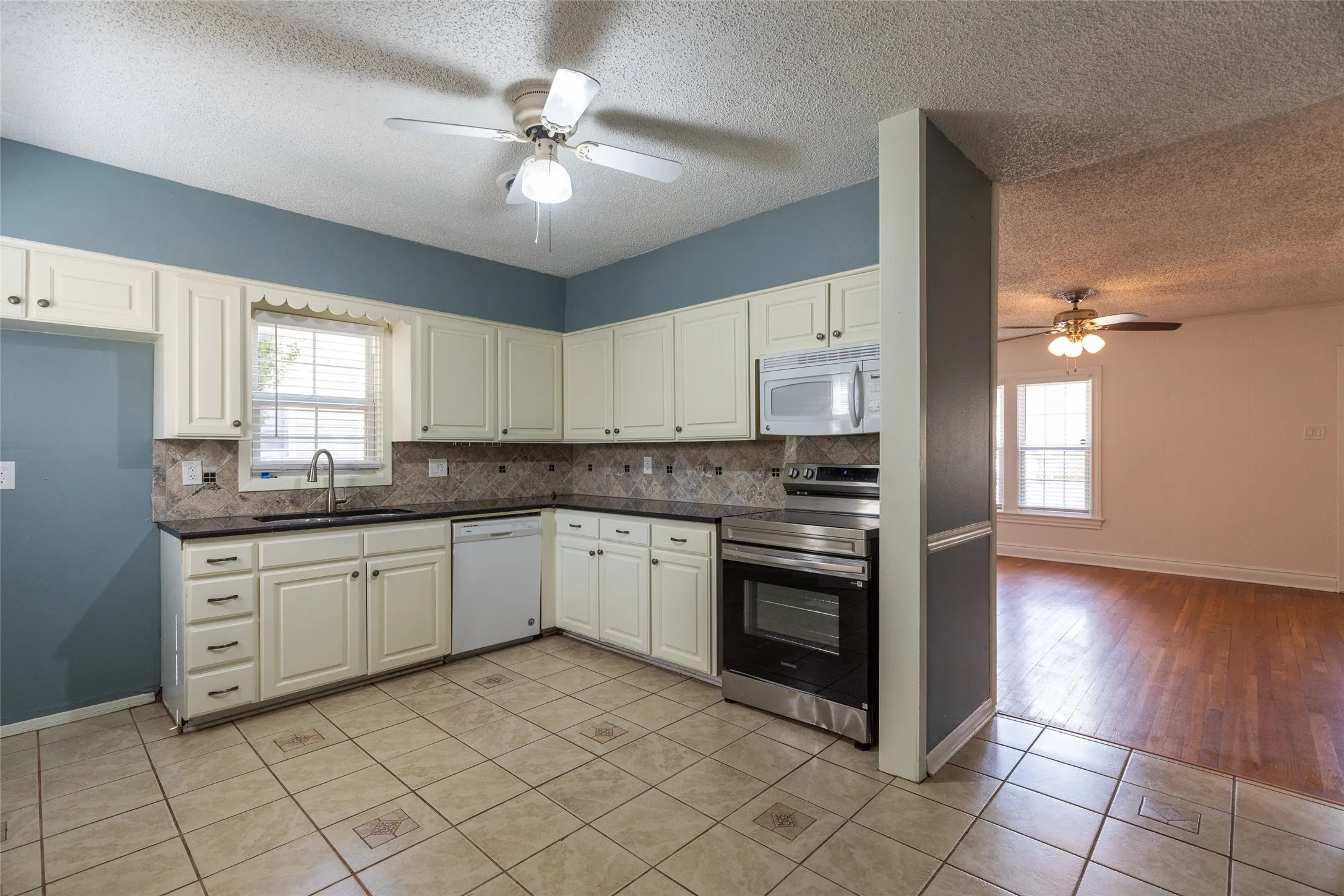 Single Family Residence For Sale in Taylor County , 890 Ballinger Street, Abilene, Texas 79605, 3 Bedroom, 2 Bathroom, 2 Garage spaces, 1,652 Sqft, built in 1941, mls#21378504, Real Estate Agent in Abilene, Homes For Sale in Taylor county, Homes For Sale in Abilene, Realtor in Abilene Texas, Real Estate Brokerage Independent Realty Texas, Luminita Cordes Realtor