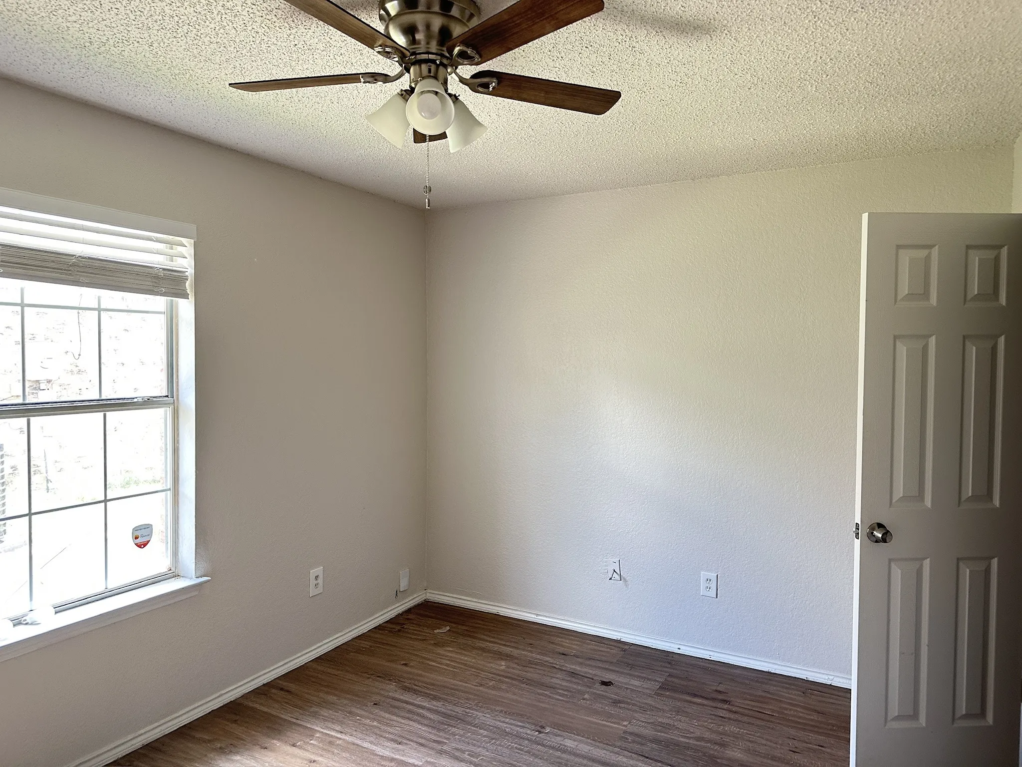 Single Family Residence For Rent in Tarrant County , 1117 Edenbrook Drive, Arlington, Texas 76001, 4 Bedroom, 2 Bathroom, 2 Garage spaces, 1,772 Sqft, built in 1996, mls#21363360, Real Estate Agent in Arlington, Homes For Rent in Tarrant county, Homes For Rent in Arlington, Realtor in Arlington Texas, Real Estate Brokerage Independent Realty Texas, Luminita Cordes Realtor