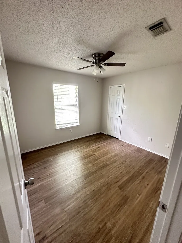 Single Family Residence For Rent in Tarrant County , 1117 Edenbrook Drive, Arlington, Texas 76001, 4 Bedroom, 2 Bathroom, 2 Garage spaces, 1,772 Sqft, built in 1996, mls#21363360, Real Estate Agent in Arlington, Homes For Rent in Tarrant county, Homes For Rent in Arlington, Realtor in Arlington Texas, Real Estate Brokerage Independent Realty Texas, Luminita Cordes Realtor