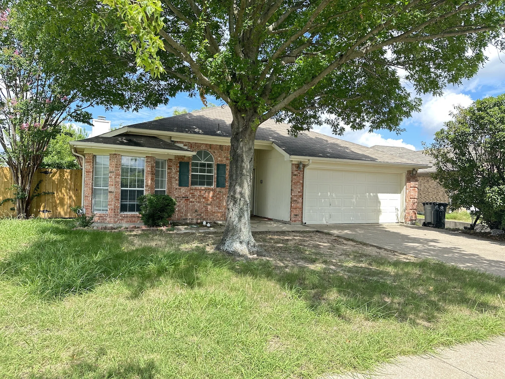 Single Family Residence For Rent in Tarrant County , 1117 Edenbrook Drive, Arlington, Texas 76001, 4 Bedroom, 2 Bathroom, 2 Garage spaces, 1,772 Sqft, built in 1996, mls#21363360, Real Estate Agent in Arlington, Homes For Rent in Tarrant county, Homes For Rent in Arlington, Realtor in Arlington Texas, Real Estate Brokerage Independent Realty Texas, Luminita Cordes Realtor