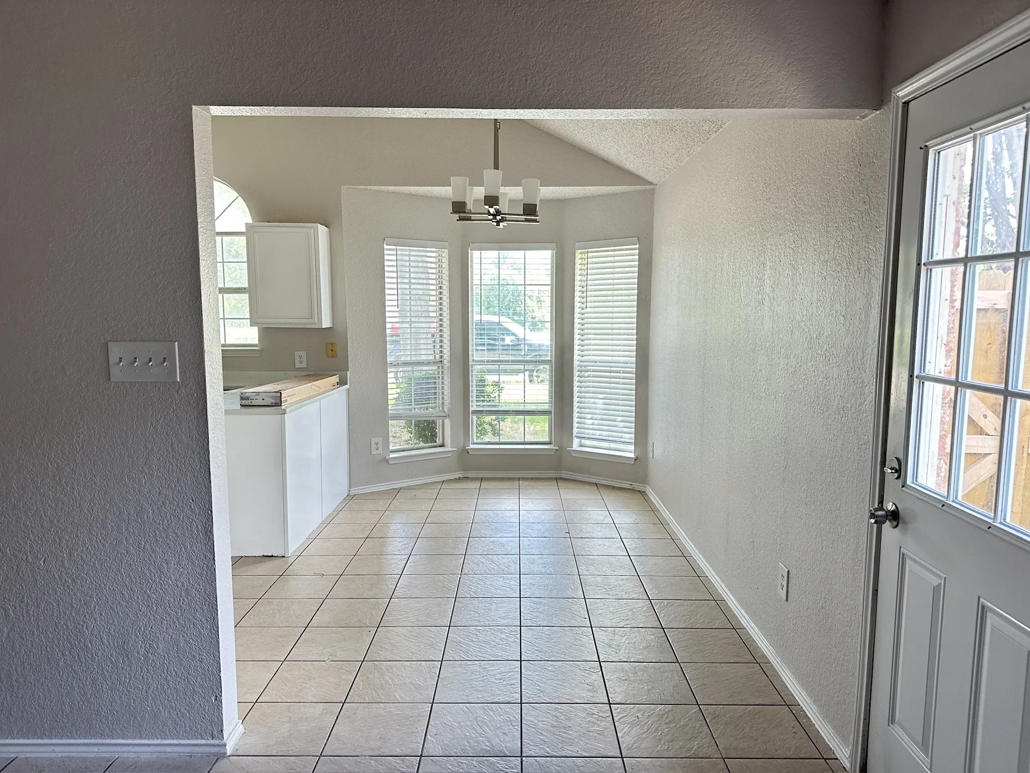 Single Family Residence For Rent in Tarrant County , 1117 Edenbrook Drive, Arlington, Texas 76001, 4 Bedroom, 2 Bathroom, 2 Garage spaces, 1,772 Sqft, built in 1996, mls#21363360, Real Estate Agent in Arlington, Homes For Rent in Tarrant county, Homes For Rent in Arlington, Realtor in Arlington Texas, Real Estate Brokerage Independent Realty Texas, Luminita Cordes Realtor