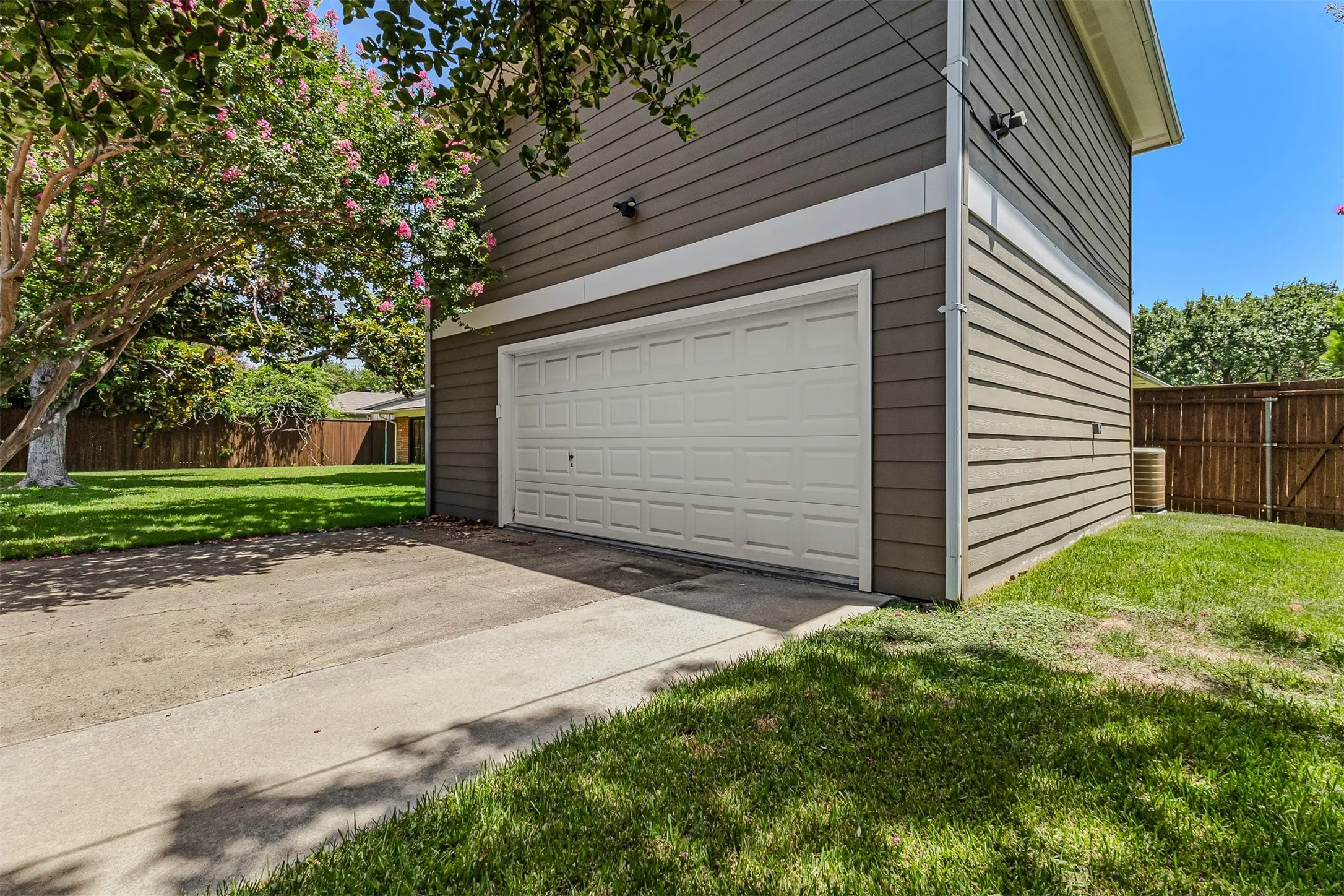 Single Family Residence For Sale in Dallas County , 4117 Boca Bay Drive, Dallas, Texas 75244, 4 Bedroom, 3 Bathroom, 2 Garage spaces, 3,216 Sqft, built in 1970, mls#21379117, Real Estate Agent in Dallas, Homes For Sale in Dallas county, Homes For Sale in Dallas, Realtor in Dallas Texas, Real Estate Brokerage Independent Realty Texas, Luminita Cordes Realtor
