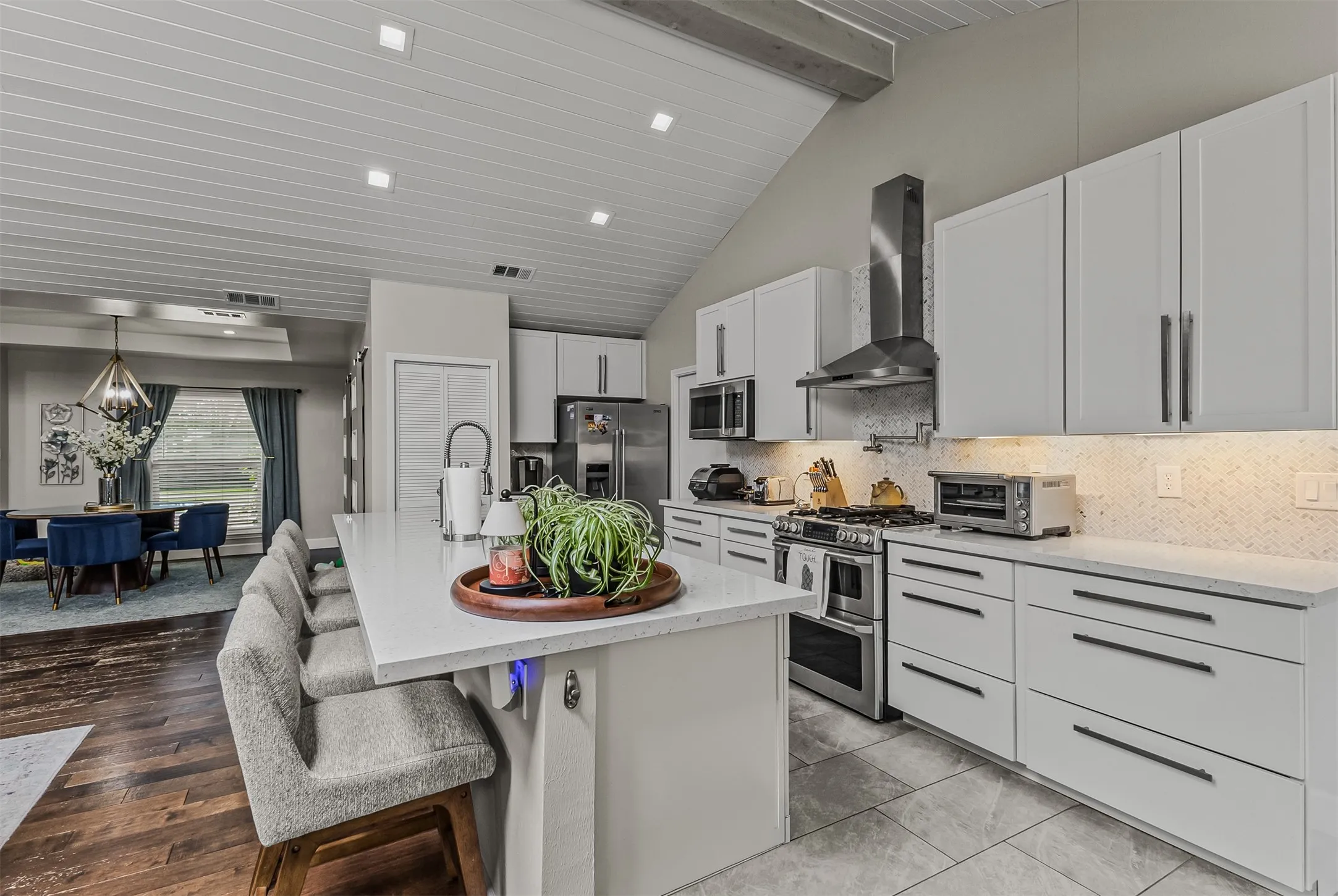 Single Family Residence For Sale in Dallas County , 4117 Boca Bay Drive, Dallas, Texas 75244, 4 Bedroom, 3 Bathroom, 2 Garage spaces, 3,216 Sqft, built in 1970, mls#21379117, Real Estate Agent in Dallas, Homes For Sale in Dallas county, Homes For Sale in Dallas, Realtor in Dallas Texas, Real Estate Brokerage Independent Realty Texas, Luminita Cordes Realtor