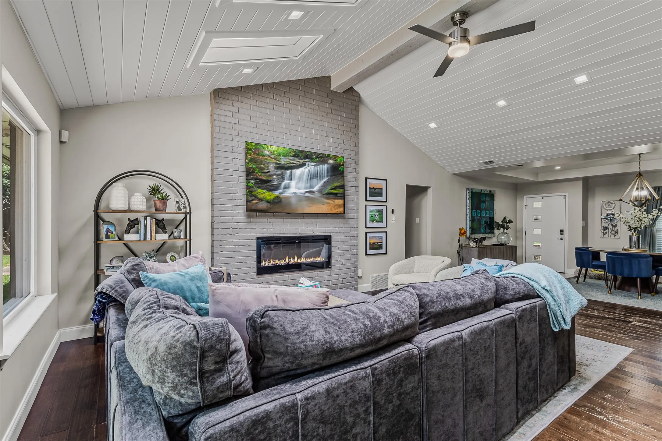 Single Family Residence For Sale in Dallas County , 4117 Boca Bay Drive, Dallas, Texas 75244, 4 Bedroom, 3 Bathroom, 2 Garage spaces, 3,216 Sqft, built in 1970, mls#21379117, Real Estate Agent in Dallas, Homes For Sale in Dallas county, Homes For Sale in Dallas, Realtor in Dallas Texas, Real Estate Brokerage Independent Realty Texas, Luminita Cordes Realtor