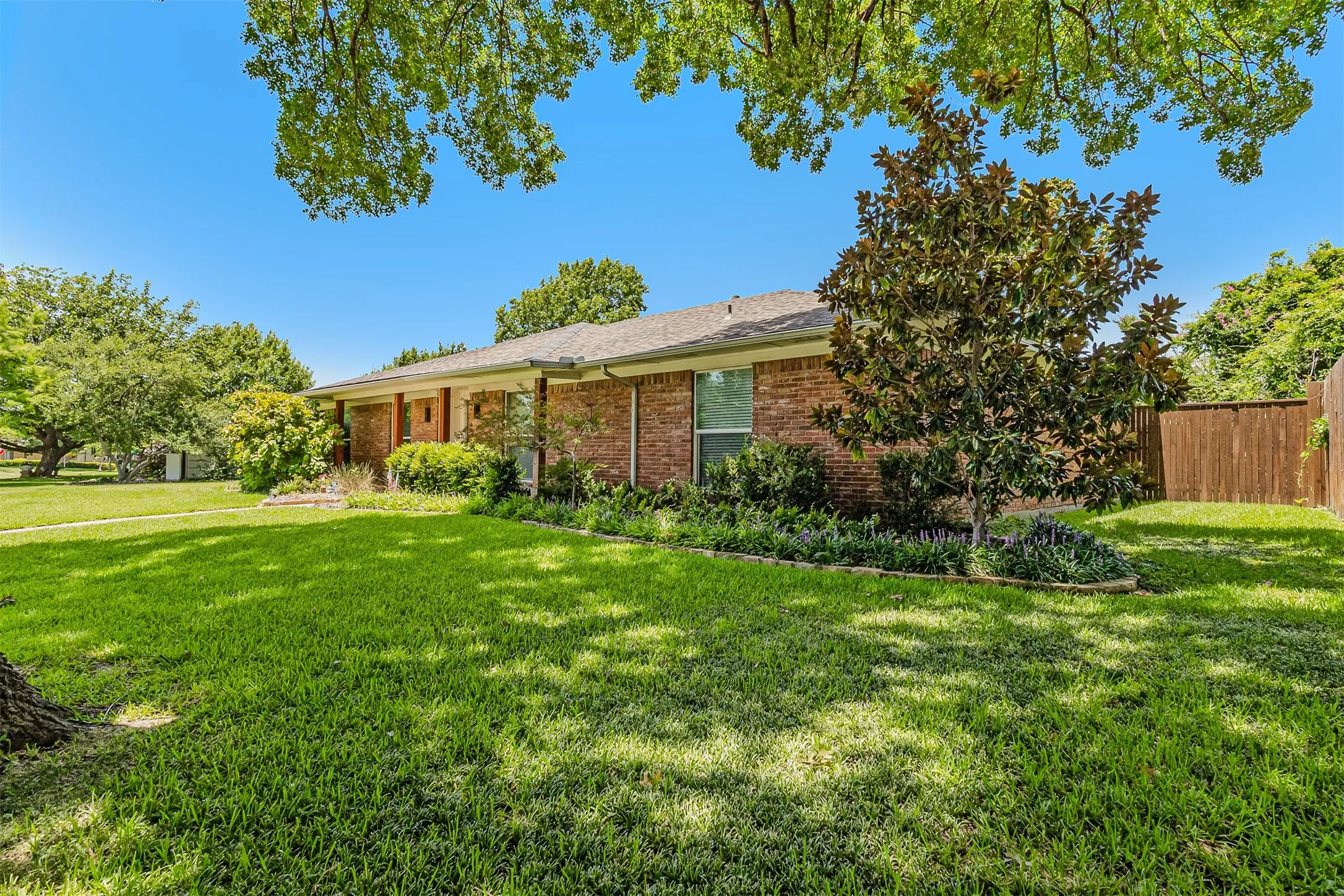 Single Family Residence For Sale in Dallas County , 4117 Boca Bay Drive, Dallas, Texas 75244, 4 Bedroom, 3 Bathroom, 2 Garage spaces, 3,216 Sqft, built in 1970, mls#21379117, Real Estate Agent in Dallas, Homes For Sale in Dallas county, Homes For Sale in Dallas, Realtor in Dallas Texas, Real Estate Brokerage Independent Realty Texas, Luminita Cordes Realtor
