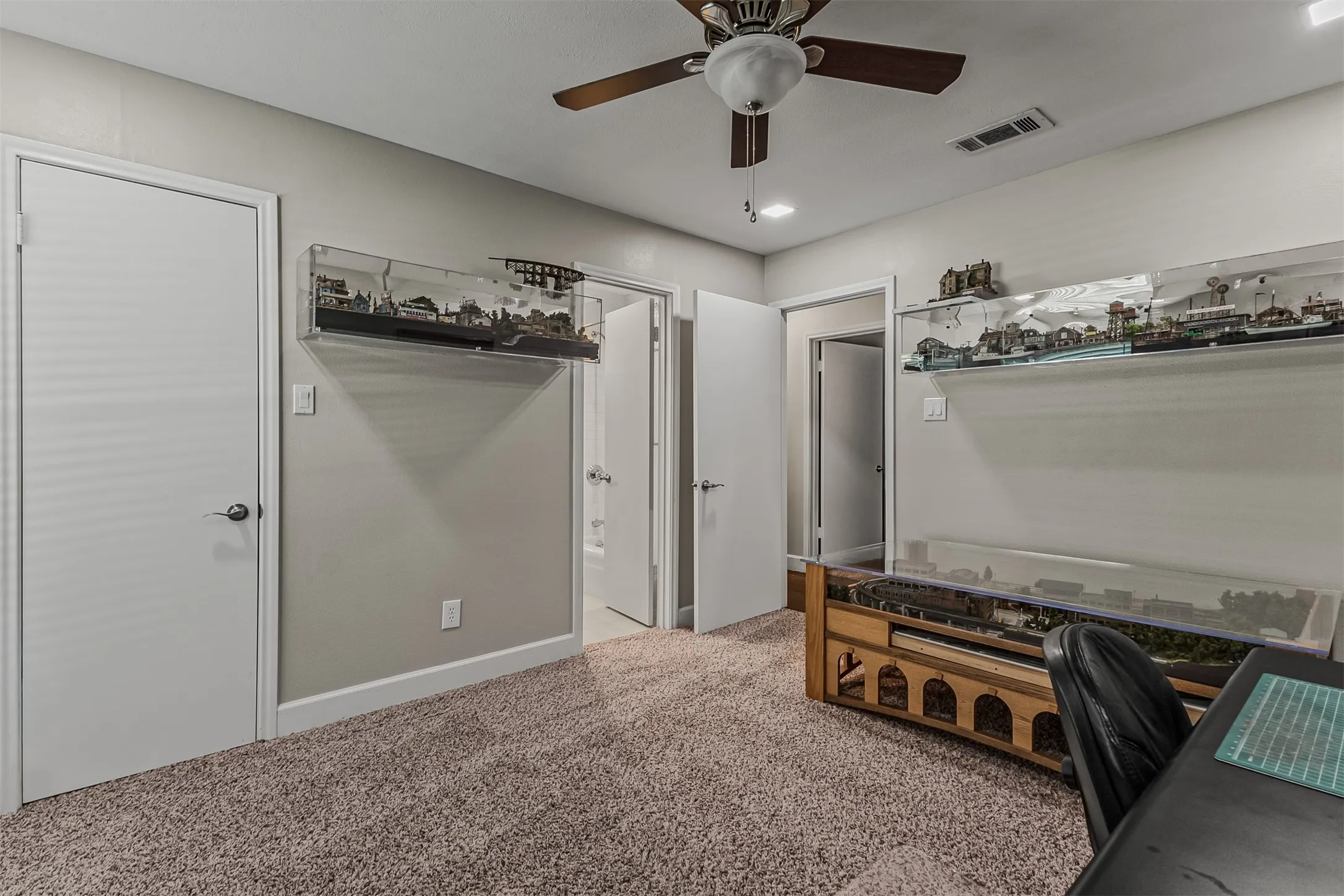 Single Family Residence For Sale in Dallas County , 4117 Boca Bay Drive, Dallas, Texas 75244, 4 Bedroom, 3 Bathroom, 2 Garage spaces, 3,216 Sqft, built in 1970, mls#21379117, Real Estate Agent in Dallas, Homes For Sale in Dallas county, Homes For Sale in Dallas, Realtor in Dallas Texas, Real Estate Brokerage Independent Realty Texas, Luminita Cordes Realtor