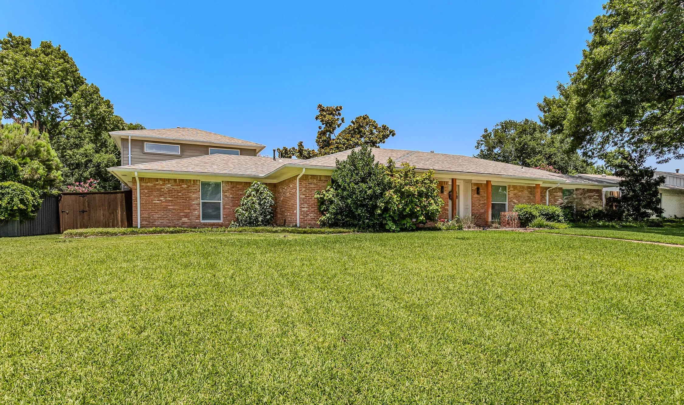 Single Family Residence For Sale in Dallas County , 4117 Boca Bay Drive, Dallas, Texas 75244, 4 Bedroom, 3 Bathroom, 2 Garage spaces, 3,216 Sqft, built in 1970, mls#21379117, Real Estate Agent in Dallas, Homes For Sale in Dallas county, Homes For Sale in Dallas, Realtor in Dallas Texas, Real Estate Brokerage Independent Realty Texas, Luminita Cordes Realtor