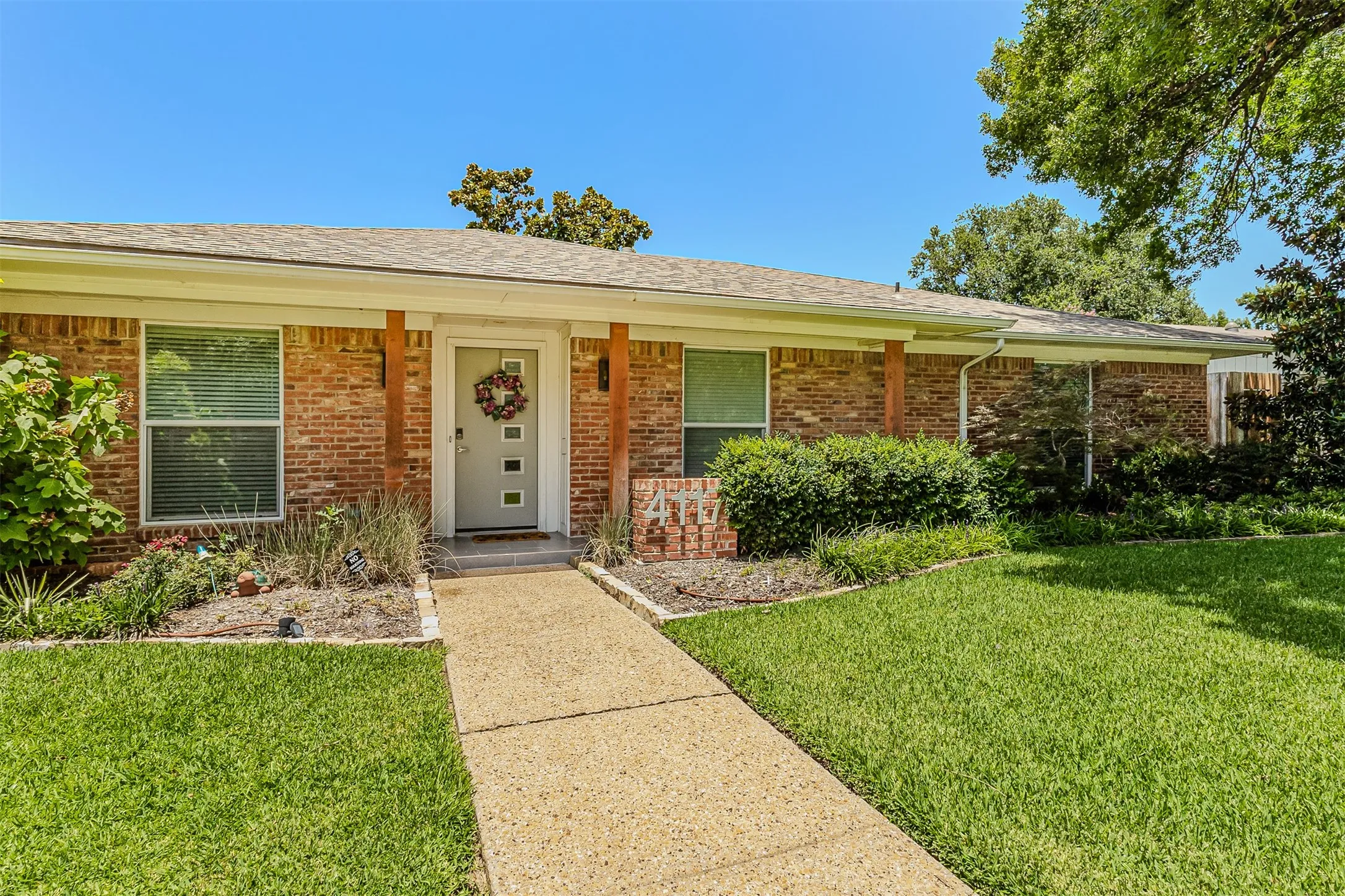 Single Family Residence For Sale in Dallas County , 4117 Boca Bay Drive, Dallas, Texas 75244, 4 Bedroom, 3 Bathroom, 2 Garage spaces, 3,216 Sqft, built in 1970, mls#21379117, Real Estate Agent in Dallas, Homes For Sale in Dallas county, Homes For Sale in Dallas, Realtor in Dallas Texas, Real Estate Brokerage Independent Realty Texas, Luminita Cordes Realtor