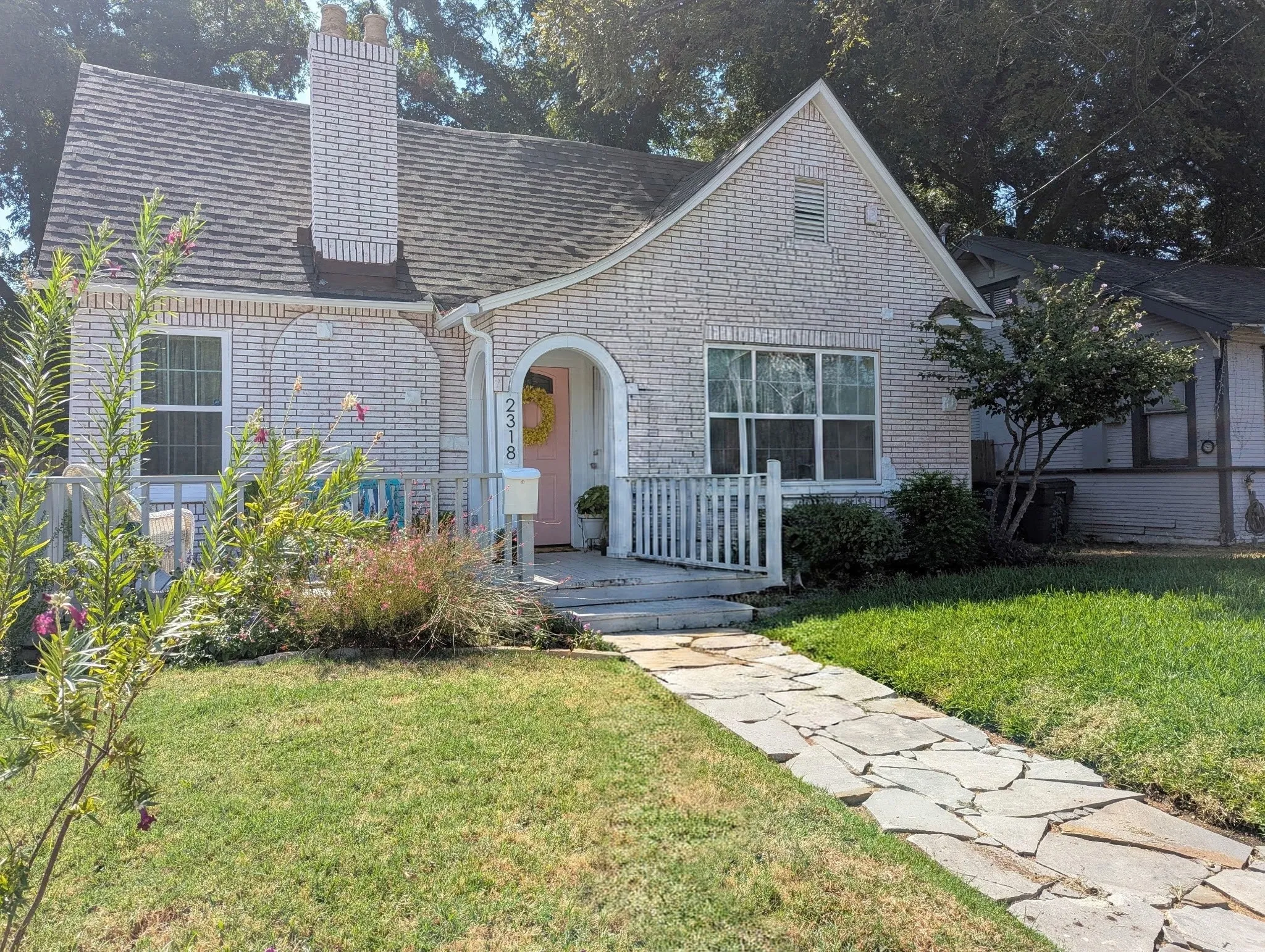 Single Family Residence For Sale in Dallas County , 2318 Poplar Street, Dallas, Texas 75215, 3 Bedroom, 3 Bathroom, Garage spaces, 1,219 Sqft, built in 1930, mls#21378195, Real Estate Agent in Dallas, Homes For Sale in Dallas county, Homes For Sale in Dallas, Realtor in Dallas Texas, Real Estate Brokerage Independent Realty Texas, Luminita Cordes Realtor