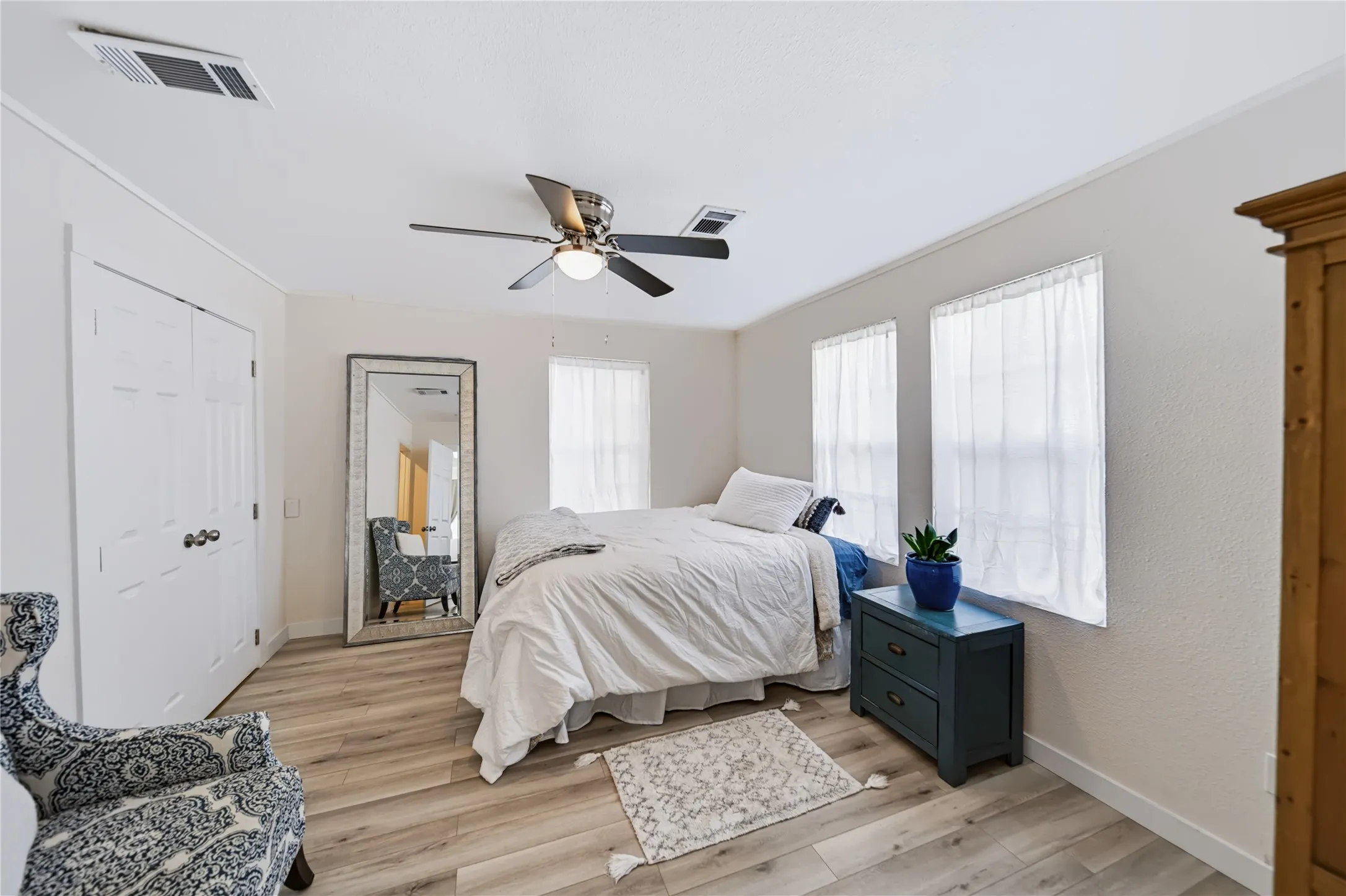 Single Family Residence For Sale in Dallas County , 2318 Poplar Street, Dallas, Texas 75215, 3 Bedroom, 3 Bathroom, Garage spaces, 1,219 Sqft, built in 1930, mls#21378195, Real Estate Agent in Dallas, Homes For Sale in Dallas county, Homes For Sale in Dallas, Realtor in Dallas Texas, Real Estate Brokerage Independent Realty Texas, Luminita Cordes Realtor