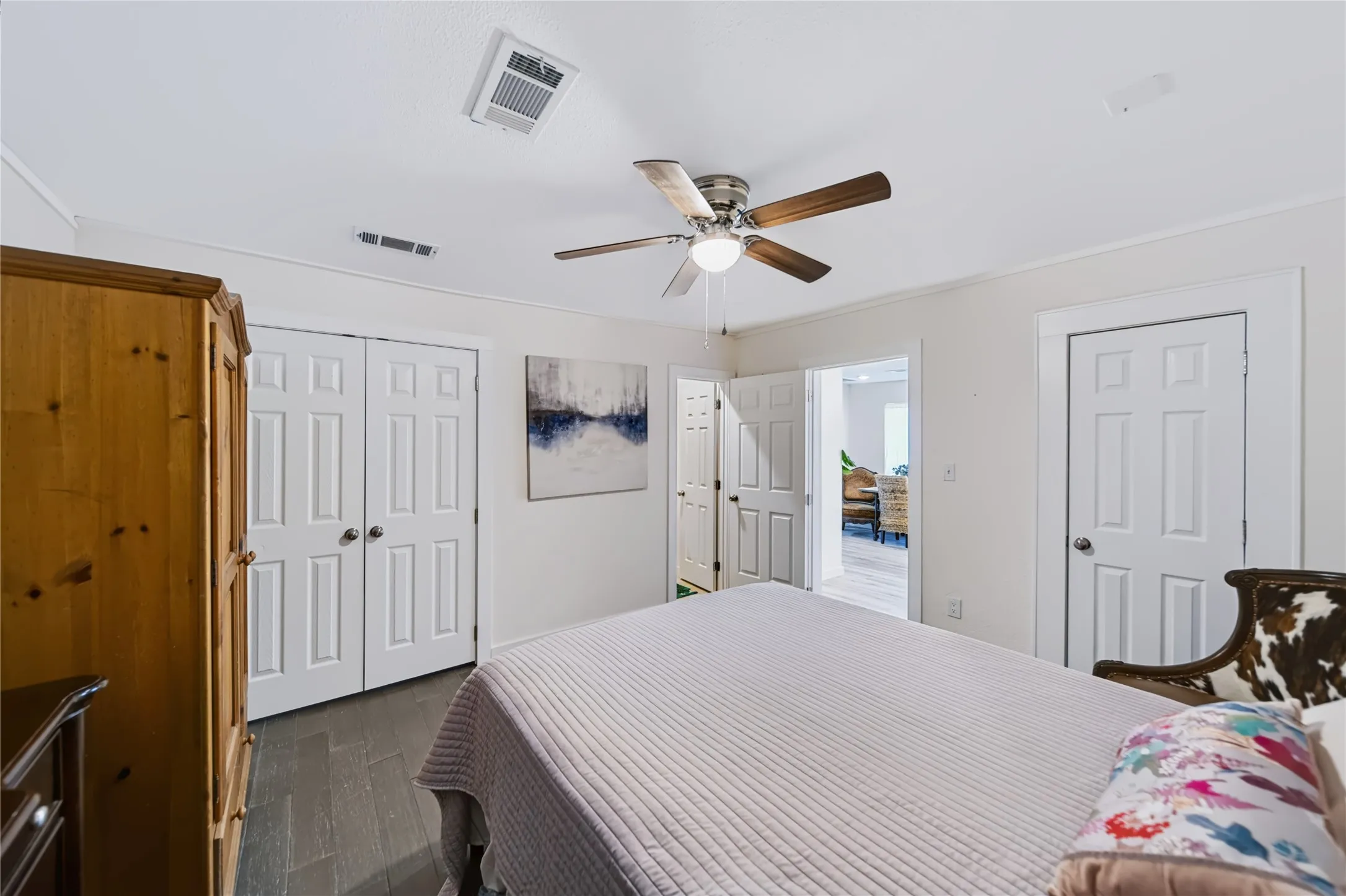 Single Family Residence For Sale in Dallas County , 2318 Poplar Street, Dallas, Texas 75215, 3 Bedroom, 3 Bathroom, Garage spaces, 1,219 Sqft, built in 1930, mls#21378195, Real Estate Agent in Dallas, Homes For Sale in Dallas county, Homes For Sale in Dallas, Realtor in Dallas Texas, Real Estate Brokerage Independent Realty Texas, Luminita Cordes Realtor