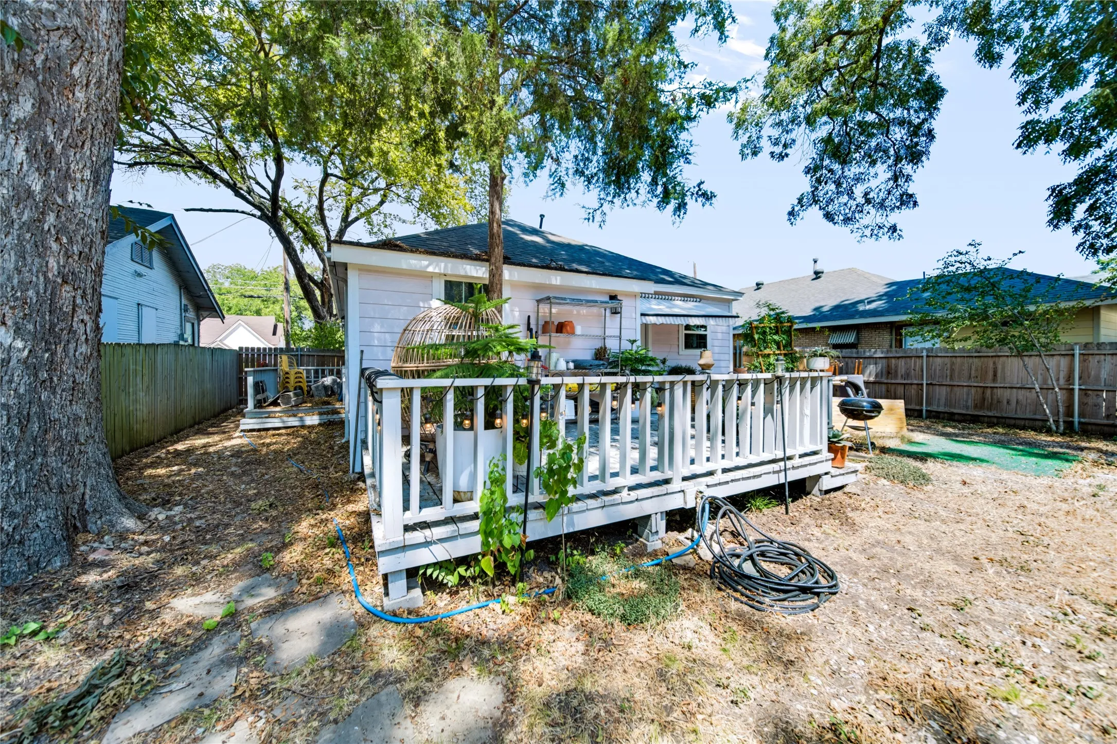 Single Family Residence For Sale in Dallas County , 2318 Poplar Street, Dallas, Texas 75215, 3 Bedroom, 3 Bathroom, Garage spaces, 1,219 Sqft, built in 1930, mls#21378195, Real Estate Agent in Dallas, Homes For Sale in Dallas county, Homes For Sale in Dallas, Realtor in Dallas Texas, Real Estate Brokerage Independent Realty Texas, Luminita Cordes Realtor