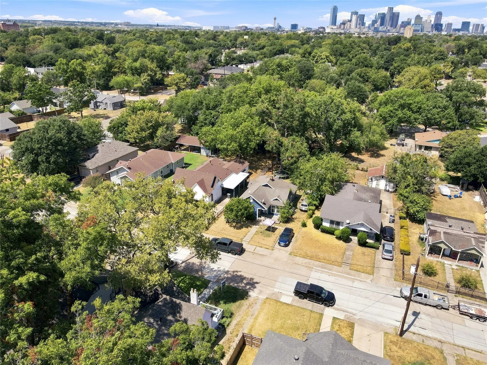 Single Family Residence For Sale in Dallas County , 2318 Poplar Street, Dallas, Texas 75215, 3 Bedroom, 3 Bathroom, Garage spaces, 1,219 Sqft, built in 1930, mls#21378195, Real Estate Agent in Dallas, Homes For Sale in Dallas county, Homes For Sale in Dallas, Realtor in Dallas Texas, Real Estate Brokerage Independent Realty Texas, Luminita Cordes Realtor