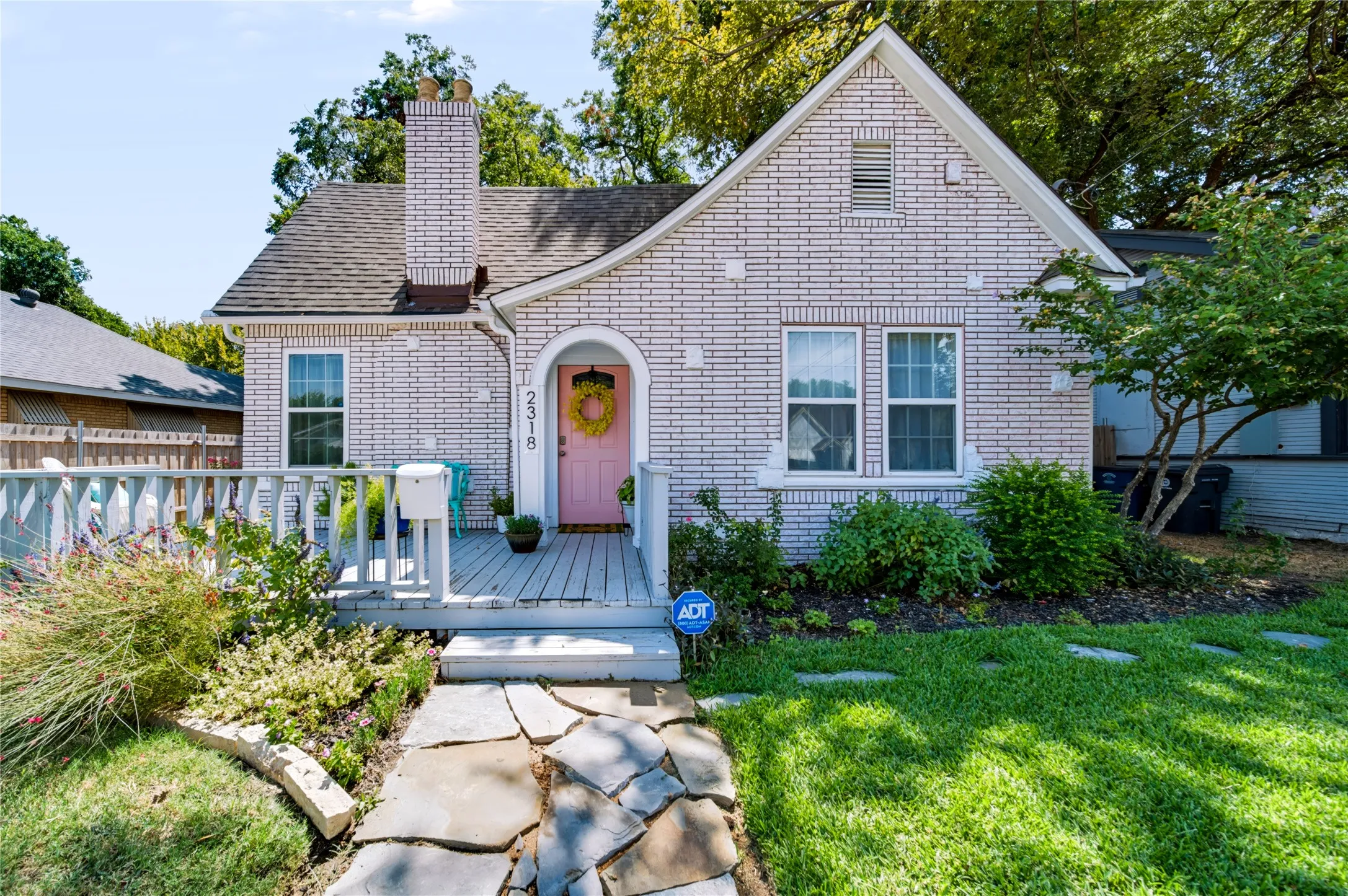 Single Family Residence For Sale in Dallas County , 2318 Poplar Street, Dallas, Texas 75215, 3 Bedroom, 3 Bathroom, Garage spaces, 1,219 Sqft, built in 1930, mls#21378195, Real Estate Agent in Dallas, Homes For Sale in Dallas county, Homes For Sale in Dallas, Realtor in Dallas Texas, Real Estate Brokerage Independent Realty Texas, Luminita Cordes Realtor