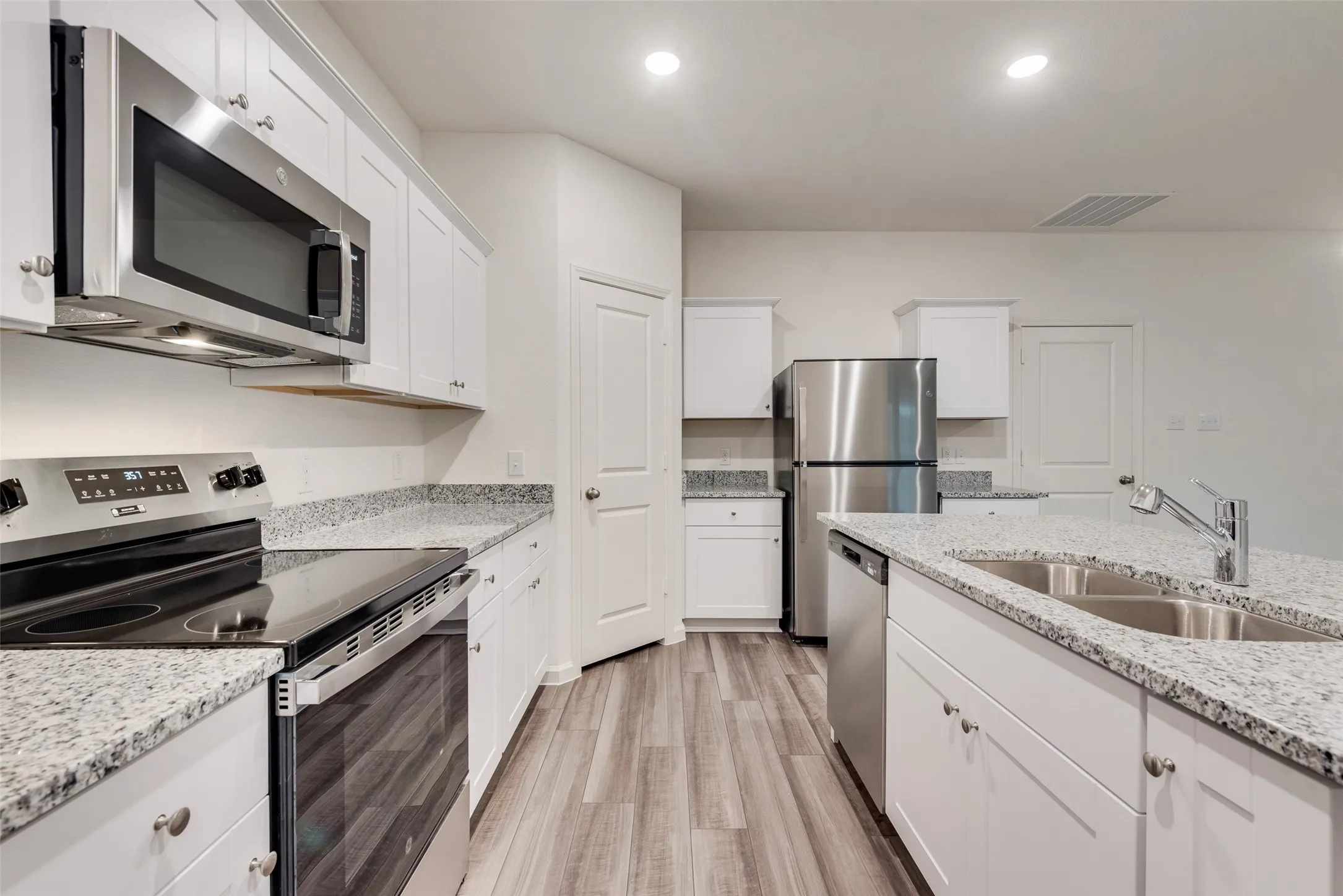 Single Family Residence For Rent in Collin County , 207 bradford Drive, Princeton, Texas 75407, 5 Bedroom, 3 Bathroom, 2 Garage spaces, 2,609 Sqft, built in 2025, mls#21379165, Real Estate Agent in Princeton, Homes For Rent in Collin county, Homes For Rent in Princeton, Realtor in Princeton Texas, Real Estate Brokerage Independent Realty Texas, Luminita Cordes Realtor