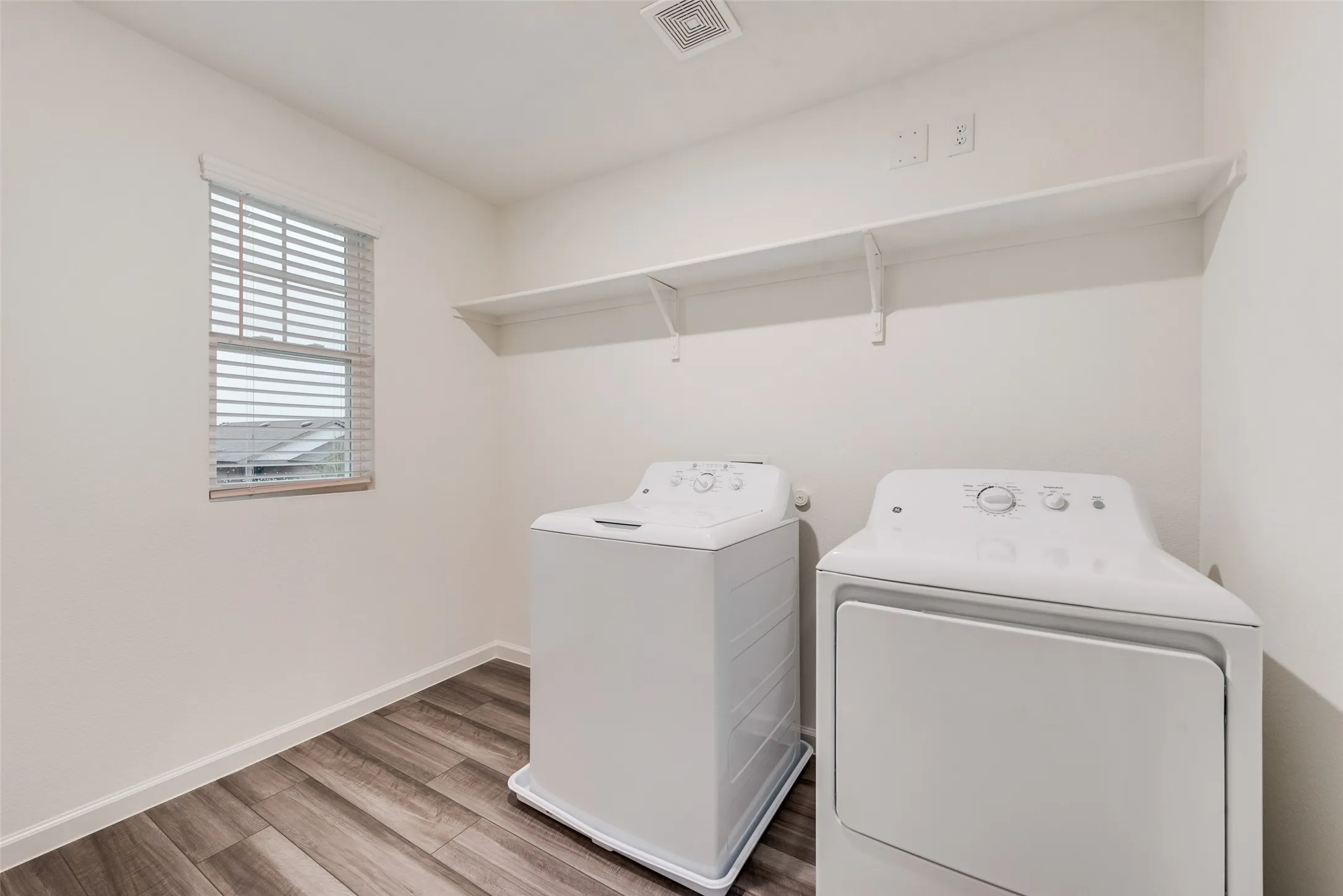 Single Family Residence For Rent in Collin County , 207 bradford Drive, Princeton, Texas 75407, 5 Bedroom, 3 Bathroom, 2 Garage spaces, 2,609 Sqft, built in 2025, mls#21379165, Real Estate Agent in Princeton, Homes For Rent in Collin county, Homes For Rent in Princeton, Realtor in Princeton Texas, Real Estate Brokerage Independent Realty Texas, Luminita Cordes Realtor