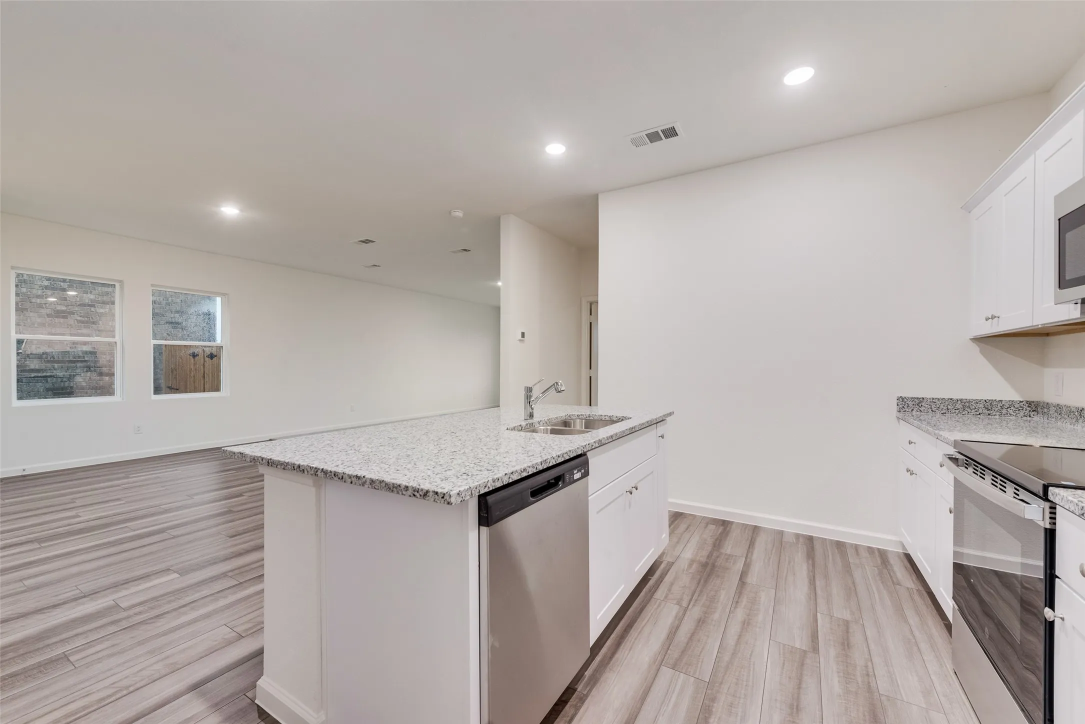 Single Family Residence For Rent in Collin County , 207 bradford Drive, Princeton, Texas 75407, 5 Bedroom, 3 Bathroom, 2 Garage spaces, 2,609 Sqft, built in 2025, mls#21379165, Real Estate Agent in Princeton, Homes For Rent in Collin county, Homes For Rent in Princeton, Realtor in Princeton Texas, Real Estate Brokerage Independent Realty Texas, Luminita Cordes Realtor