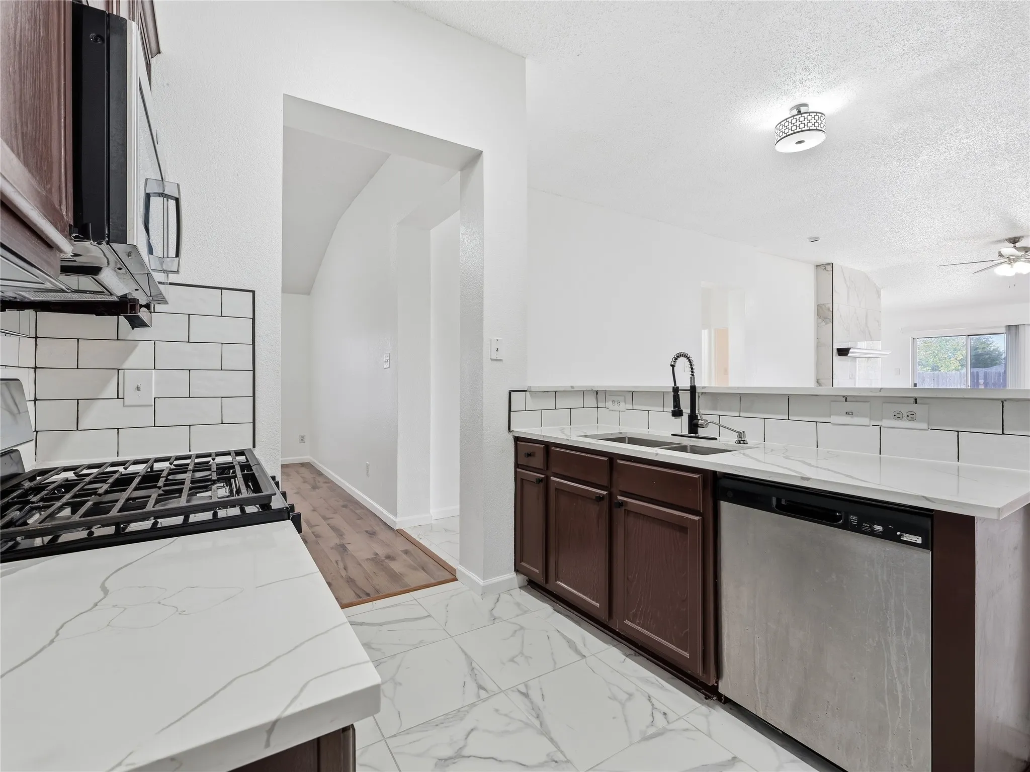Single Family Residence For Sale in Tarrant County , 6805 Red Rock Trail, Watauga, Texas 76137, 3 Bedroom, 2 Bathroom, 2 Garage spaces, 1,905 Sqft, built in 2001, mls#21378940, Real Estate Agent in Watauga, Homes For Sale in Tarrant county, Homes For Sale in Watauga, Realtor in Watauga Texas, Real Estate Brokerage Independent Realty Texas, Luminita Cordes Realtor