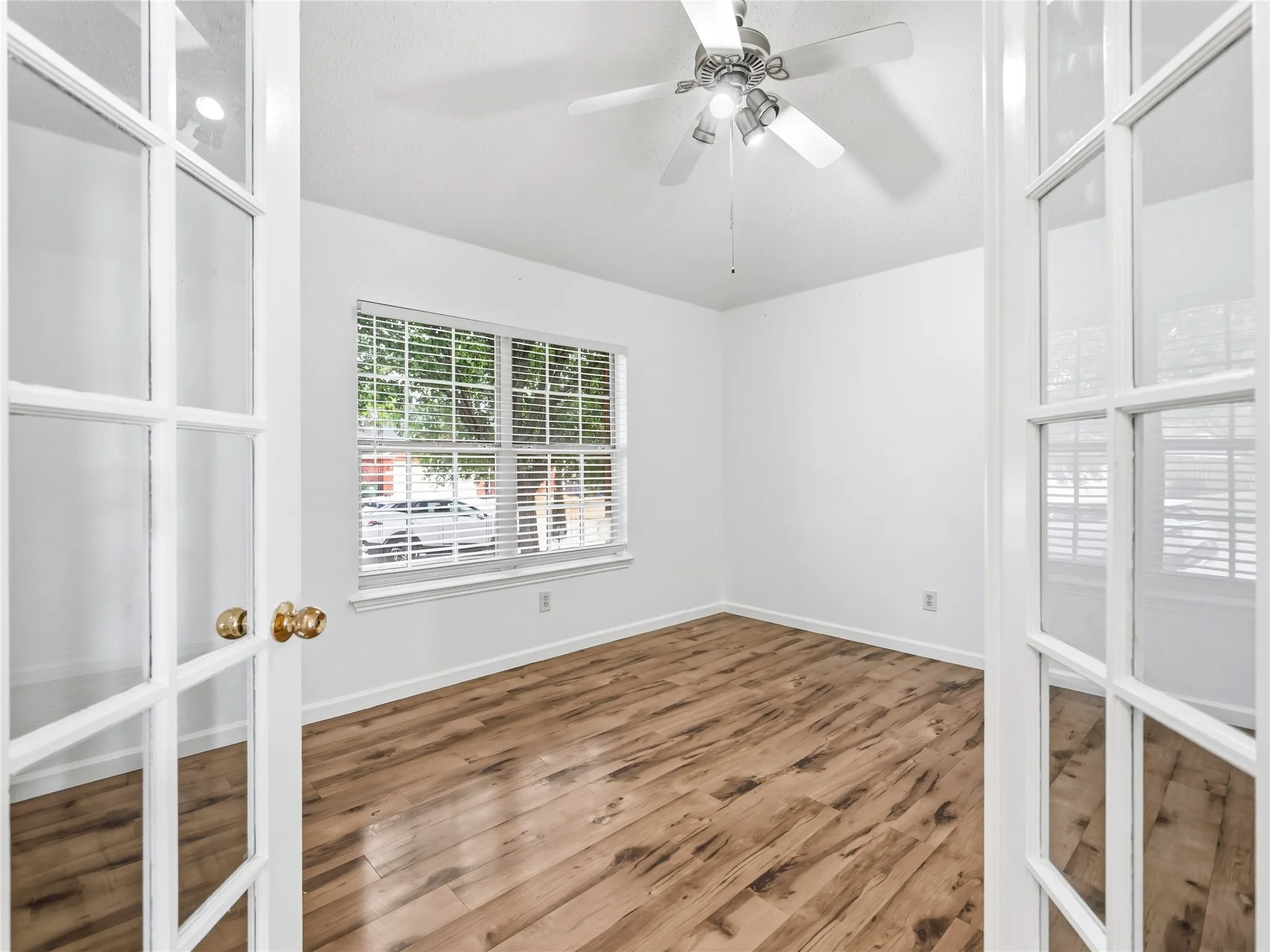 Single Family Residence For Sale in Tarrant County , 6805 Red Rock Trail, Watauga, Texas 76137, 3 Bedroom, 2 Bathroom, 2 Garage spaces, 1,905 Sqft, built in 2001, mls#21378940, Real Estate Agent in Watauga, Homes For Sale in Tarrant county, Homes For Sale in Watauga, Realtor in Watauga Texas, Real Estate Brokerage Independent Realty Texas, Luminita Cordes Realtor