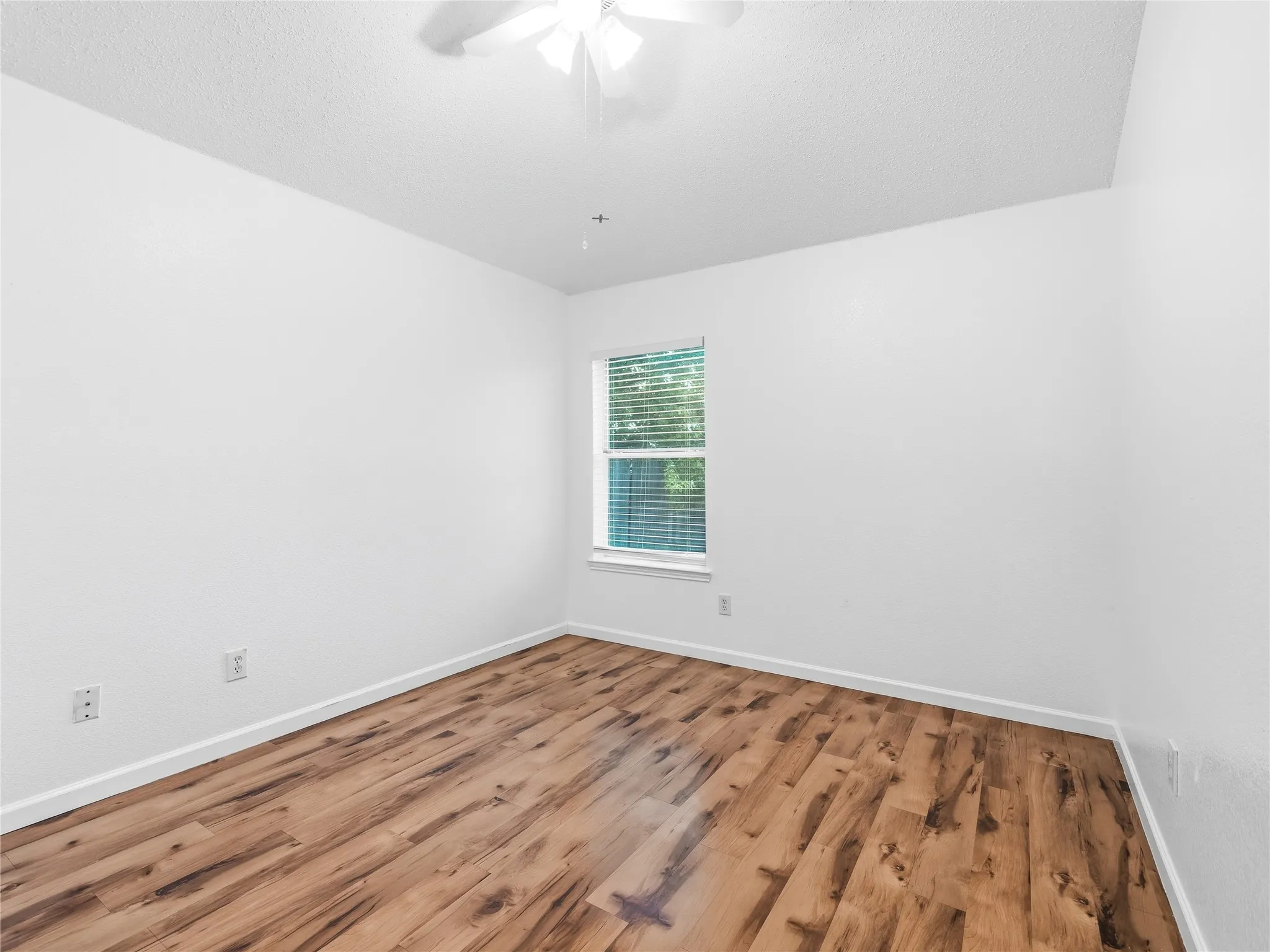 Single Family Residence For Sale in Tarrant County , 6805 Red Rock Trail, Watauga, Texas 76137, 3 Bedroom, 2 Bathroom, 2 Garage spaces, 1,905 Sqft, built in 2001, mls#21378940, Real Estate Agent in Watauga, Homes For Sale in Tarrant county, Homes For Sale in Watauga, Realtor in Watauga Texas, Real Estate Brokerage Independent Realty Texas, Luminita Cordes Realtor