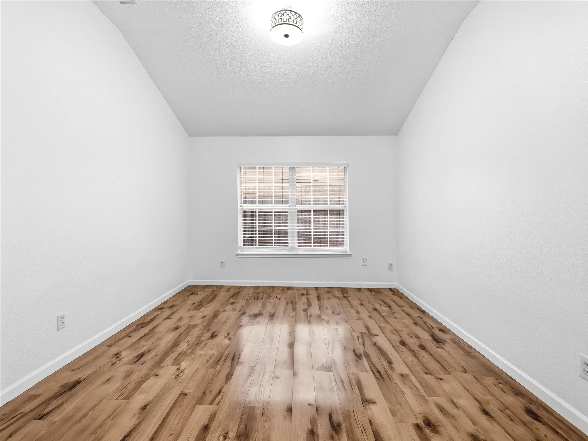 Single Family Residence For Sale in Tarrant County , 6805 Red Rock Trail, Watauga, Texas 76137, 3 Bedroom, 2 Bathroom, 2 Garage spaces, 1,905 Sqft, built in 2001, mls#21378940, Real Estate Agent in Watauga, Homes For Sale in Tarrant county, Homes For Sale in Watauga, Realtor in Watauga Texas, Real Estate Brokerage Independent Realty Texas, Luminita Cordes Realtor