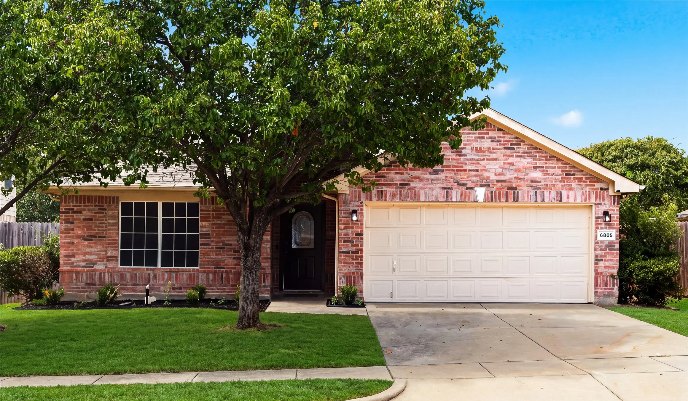 Single Family Residence For Sale in Tarrant County , 6805 Red Rock Trail, Watauga, Texas 76137, 3 Bedroom, 2 Bathroom, 2 Garage spaces, 1,905 Sqft, built in 2001, mls#21378940, Real Estate Agent in Watauga, Homes For Sale in Tarrant county, Homes For Sale in Watauga, Realtor in Watauga Texas, Real Estate Brokerage Independent Realty Texas, Luminita Cordes Realtor