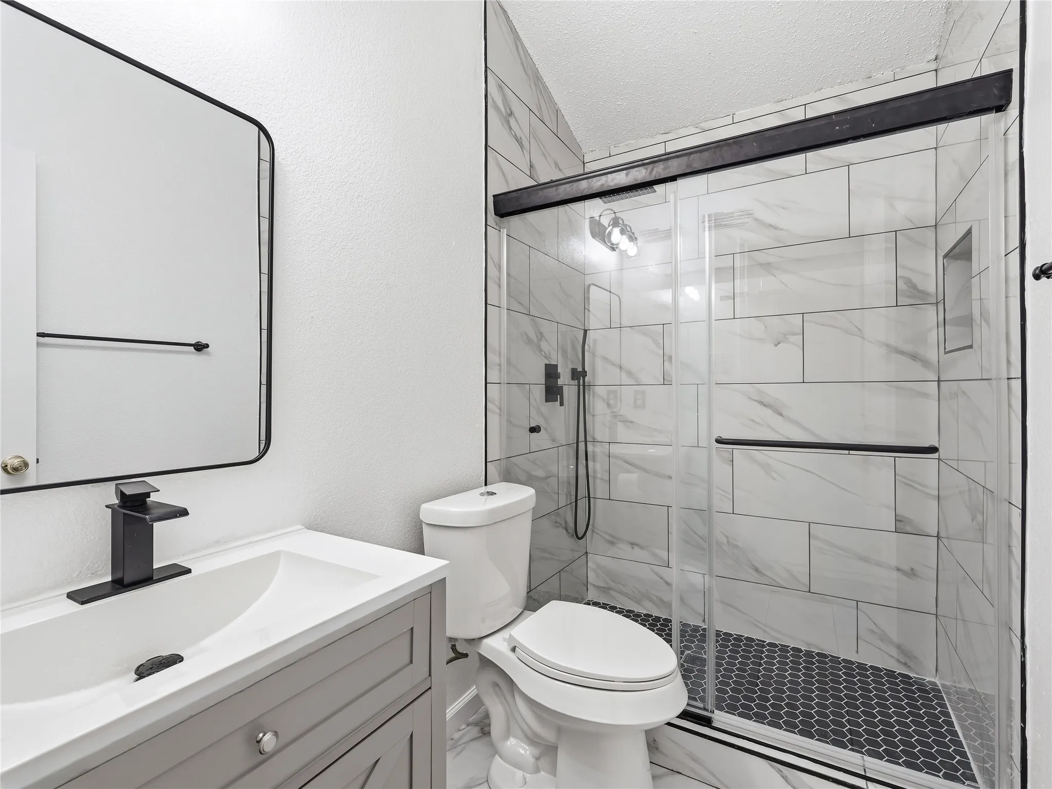 Single Family Residence For Sale in Tarrant County , 6805 Red Rock Trail, Watauga, Texas 76137, 3 Bedroom, 2 Bathroom, 2 Garage spaces, 1,905 Sqft, built in 2001, mls#21378940, Real Estate Agent in Watauga, Homes For Sale in Tarrant county, Homes For Sale in Watauga, Realtor in Watauga Texas, Real Estate Brokerage Independent Realty Texas, Luminita Cordes Realtor