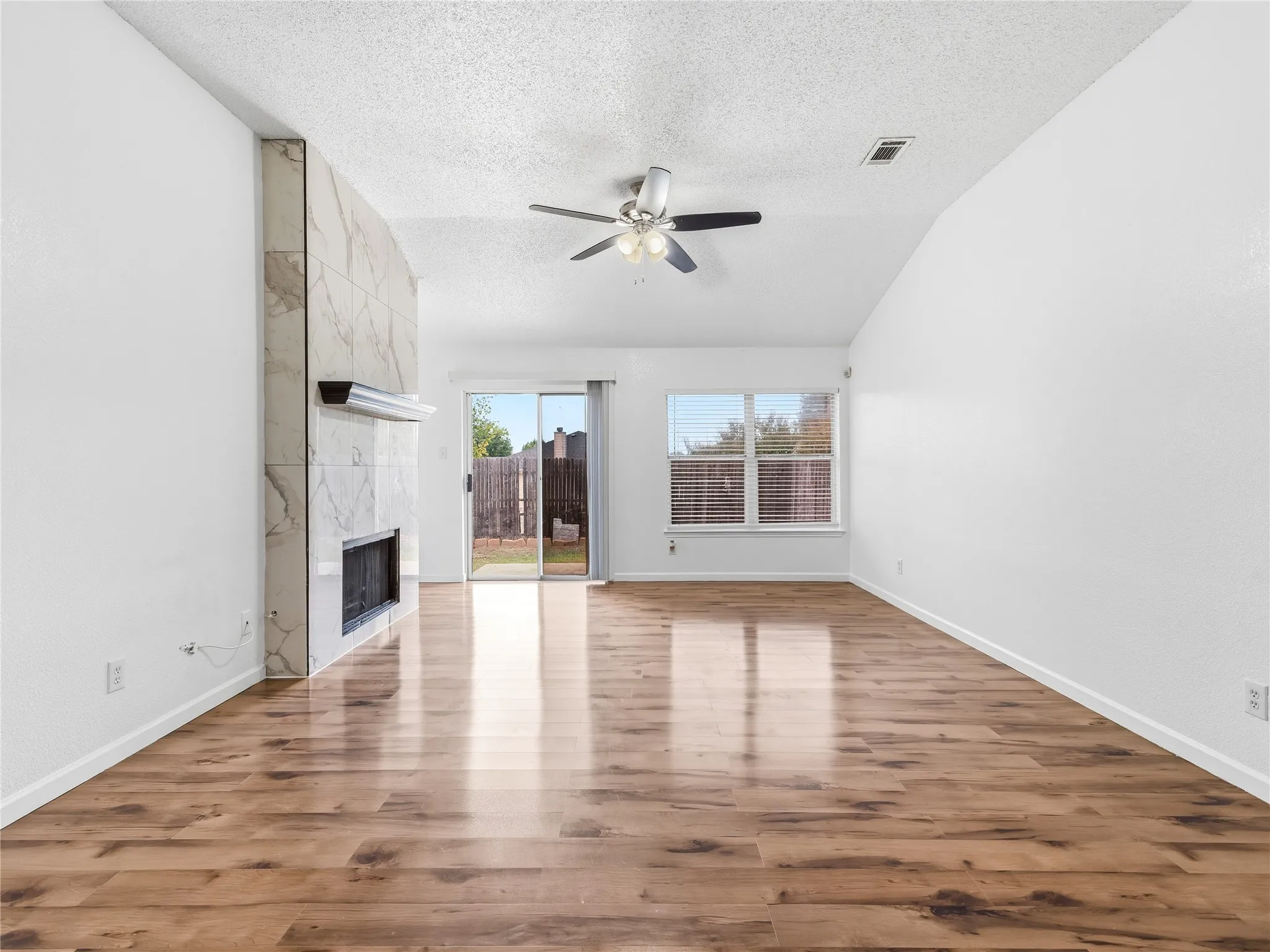 Single Family Residence For Sale in Tarrant County , 6805 Red Rock Trail, Watauga, Texas 76137, 3 Bedroom, 2 Bathroom, 2 Garage spaces, 1,905 Sqft, built in 2001, mls#21378940, Real Estate Agent in Watauga, Homes For Sale in Tarrant county, Homes For Sale in Watauga, Realtor in Watauga Texas, Real Estate Brokerage Independent Realty Texas, Luminita Cordes Realtor