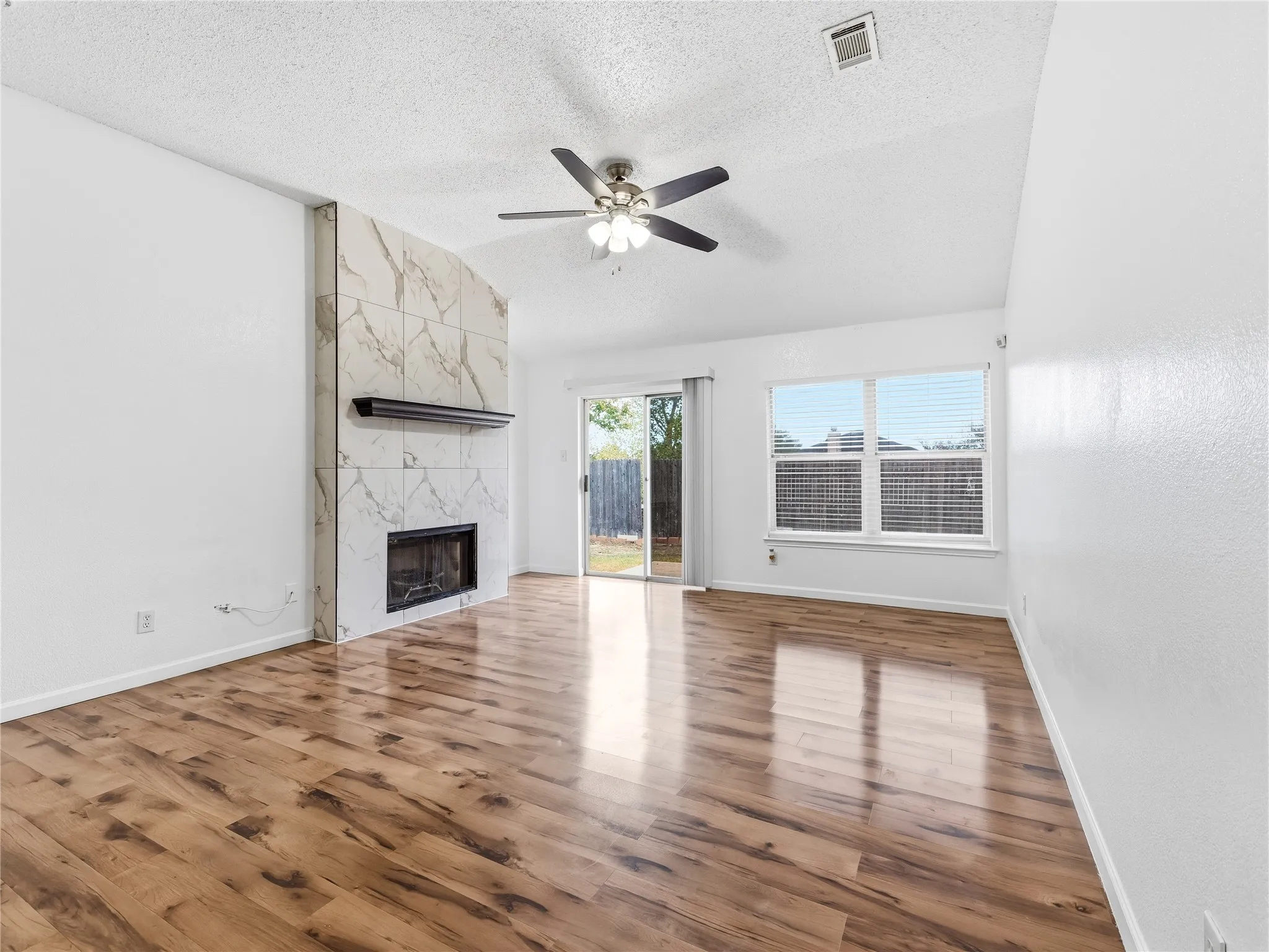 Single Family Residence For Sale in Tarrant County , 6805 Red Rock Trail, Watauga, Texas 76137, 3 Bedroom, 2 Bathroom, 2 Garage spaces, 1,905 Sqft, built in 2001, mls#21378940, Real Estate Agent in Watauga, Homes For Sale in Tarrant county, Homes For Sale in Watauga, Realtor in Watauga Texas, Real Estate Brokerage Independent Realty Texas, Luminita Cordes Realtor