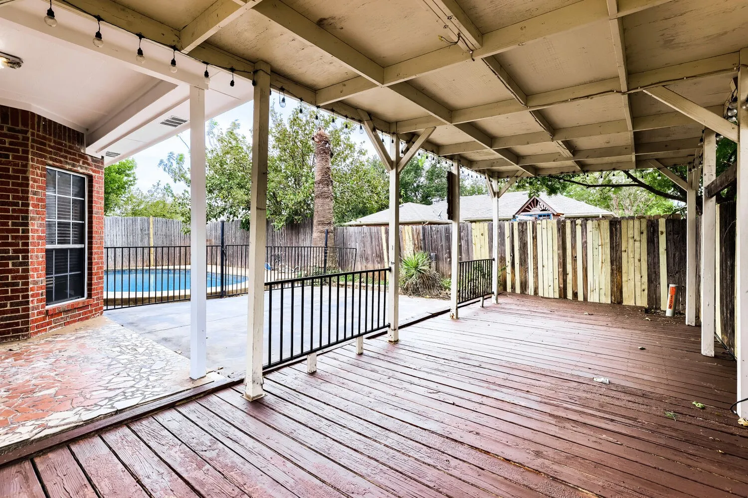Single Family Residence For Sale in Kaufman County , 127 Villanova Circle, Forney, Texas 75126, 3 Bedroom, 2 Bathroom, 2 Garage spaces, 1,771 Sqft, built in 1997, mls#21376884, Real Estate Agent in Forney, Homes For Sale in Kaufman county, Homes For Sale in Forney, Realtor in Forney Texas, Real Estate Brokerage Independent Realty Texas, Luminita Cordes Realtor