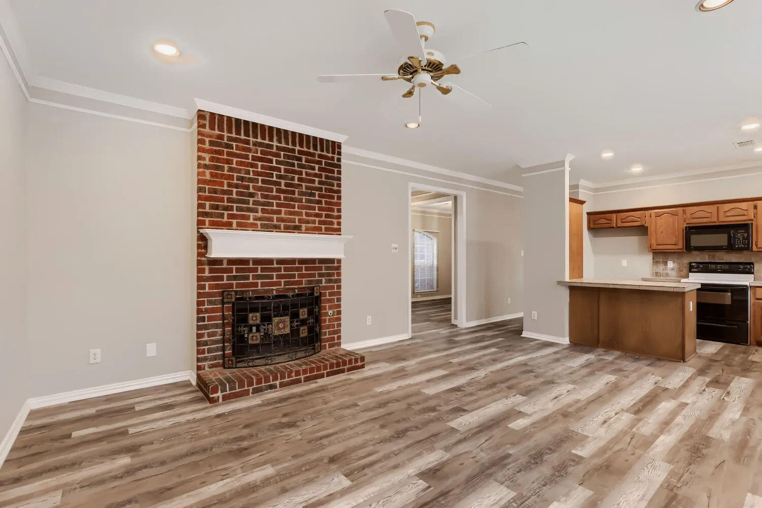 Single Family Residence For Sale in Kaufman County , 127 Villanova Circle, Forney, Texas 75126, 3 Bedroom, 2 Bathroom, 2 Garage spaces, 1,771 Sqft, built in 1997, mls#21376884, Real Estate Agent in Forney, Homes For Sale in Kaufman county, Homes For Sale in Forney, Realtor in Forney Texas, Real Estate Brokerage Independent Realty Texas, Luminita Cordes Realtor