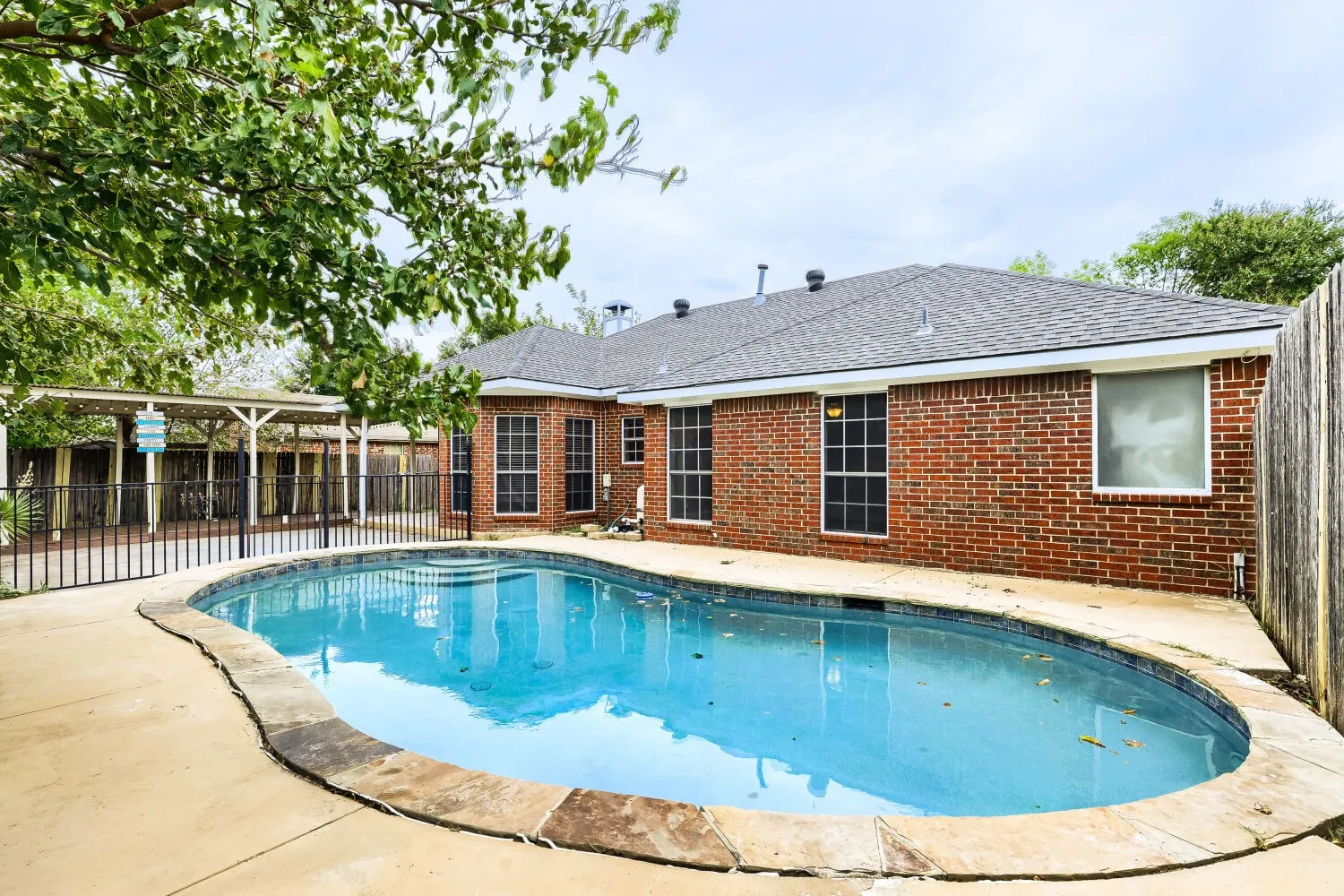 Single Family Residence For Sale in Kaufman County , 127 Villanova Circle, Forney, Texas 75126, 3 Bedroom, 2 Bathroom, 2 Garage spaces, 1,771 Sqft, built in 1997, mls#21376884, Real Estate Agent in Forney, Homes For Sale in Kaufman county, Homes For Sale in Forney, Realtor in Forney Texas, Real Estate Brokerage Independent Realty Texas, Luminita Cordes Realtor