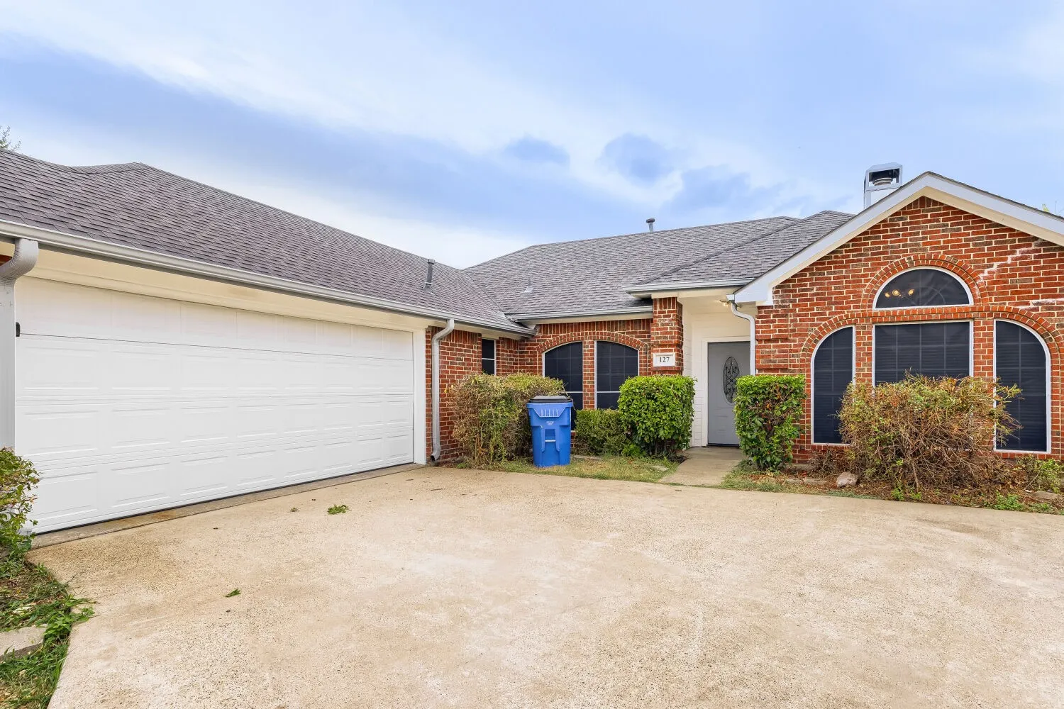 Single Family Residence For Sale in Kaufman County , 127 Villanova Circle, Forney, Texas 75126, 3 Bedroom, 2 Bathroom, 2 Garage spaces, 1,771 Sqft, built in 1997, mls#21376884, Real Estate Agent in Forney, Homes For Sale in Kaufman county, Homes For Sale in Forney, Realtor in Forney Texas, Real Estate Brokerage Independent Realty Texas, Luminita Cordes Realtor