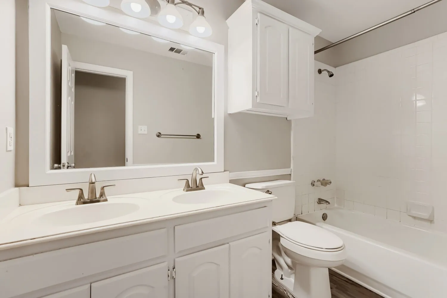 Single Family Residence For Sale in Kaufman County , 127 Villanova Circle, Forney, Texas 75126, 3 Bedroom, 2 Bathroom, 2 Garage spaces, 1,771 Sqft, built in 1997, mls#21376884, Real Estate Agent in Forney, Homes For Sale in Kaufman county, Homes For Sale in Forney, Realtor in Forney Texas, Real Estate Brokerage Independent Realty Texas, Luminita Cordes Realtor