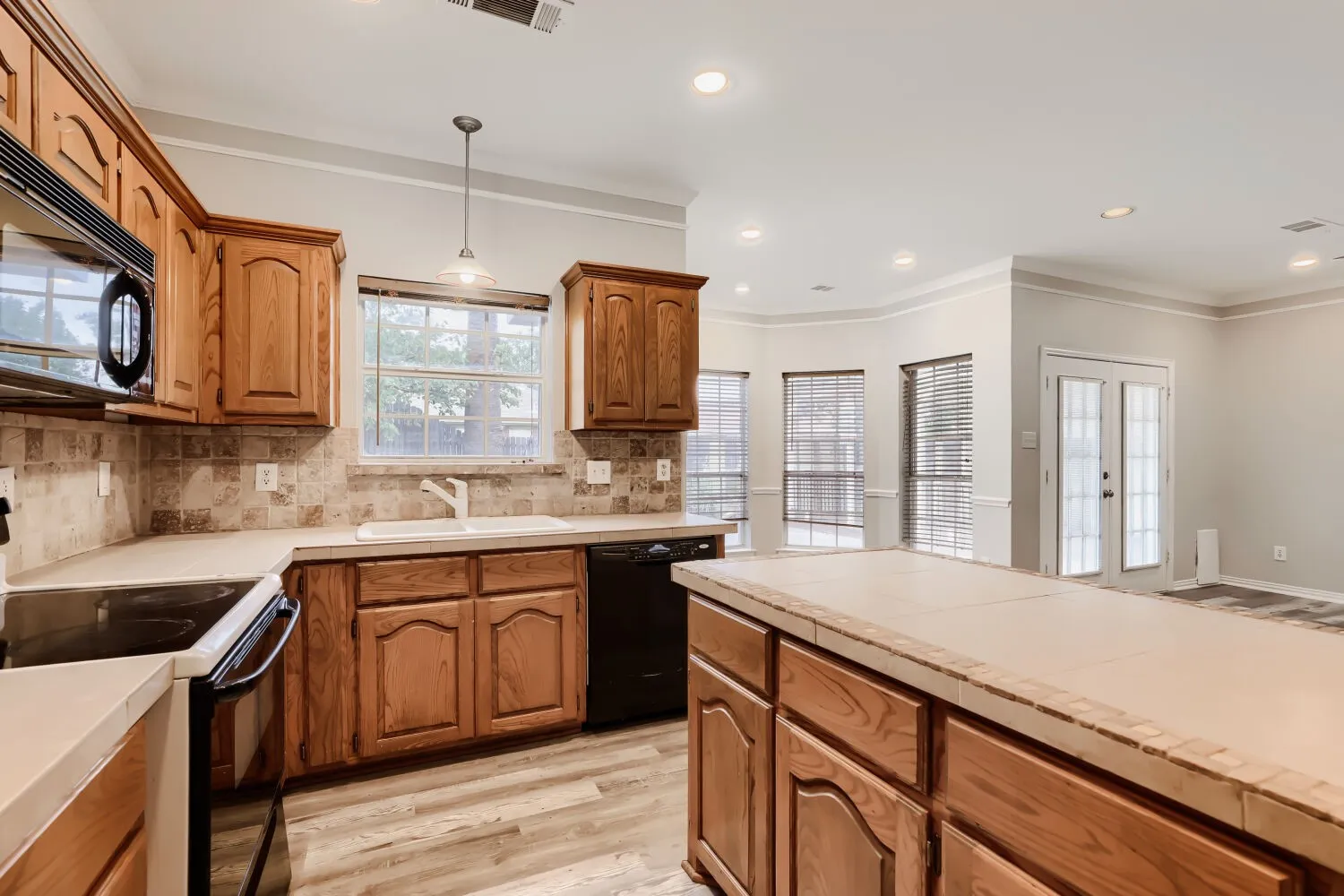 Single Family Residence For Sale in Kaufman County , 127 Villanova Circle, Forney, Texas 75126, 3 Bedroom, 2 Bathroom, 2 Garage spaces, 1,771 Sqft, built in 1997, mls#21376884, Real Estate Agent in Forney, Homes For Sale in Kaufman county, Homes For Sale in Forney, Realtor in Forney Texas, Real Estate Brokerage Independent Realty Texas, Luminita Cordes Realtor