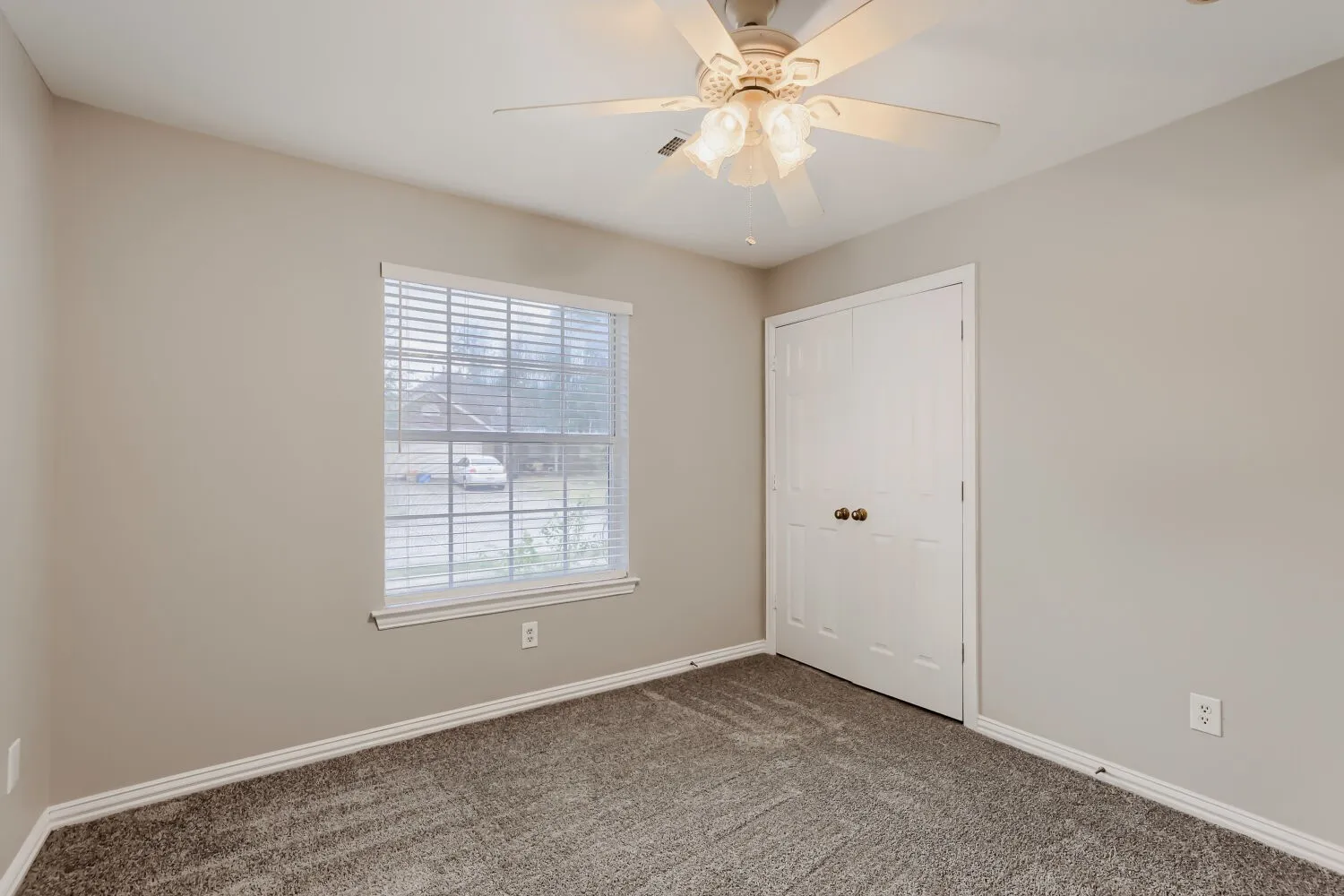 Single Family Residence For Sale in Kaufman County , 127 Villanova Circle, Forney, Texas 75126, 3 Bedroom, 2 Bathroom, 2 Garage spaces, 1,771 Sqft, built in 1997, mls#21376884, Real Estate Agent in Forney, Homes For Sale in Kaufman county, Homes For Sale in Forney, Realtor in Forney Texas, Real Estate Brokerage Independent Realty Texas, Luminita Cordes Realtor