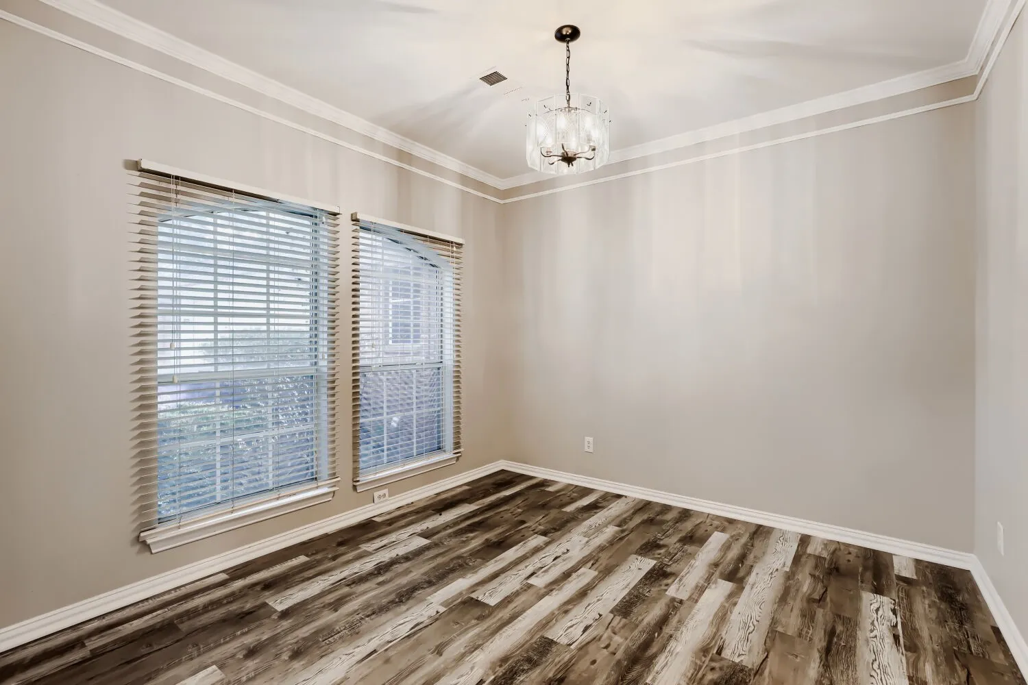 Single Family Residence For Sale in Kaufman County , 127 Villanova Circle, Forney, Texas 75126, 3 Bedroom, 2 Bathroom, 2 Garage spaces, 1,771 Sqft, built in 1997, mls#21376884, Real Estate Agent in Forney, Homes For Sale in Kaufman county, Homes For Sale in Forney, Realtor in Forney Texas, Real Estate Brokerage Independent Realty Texas, Luminita Cordes Realtor
