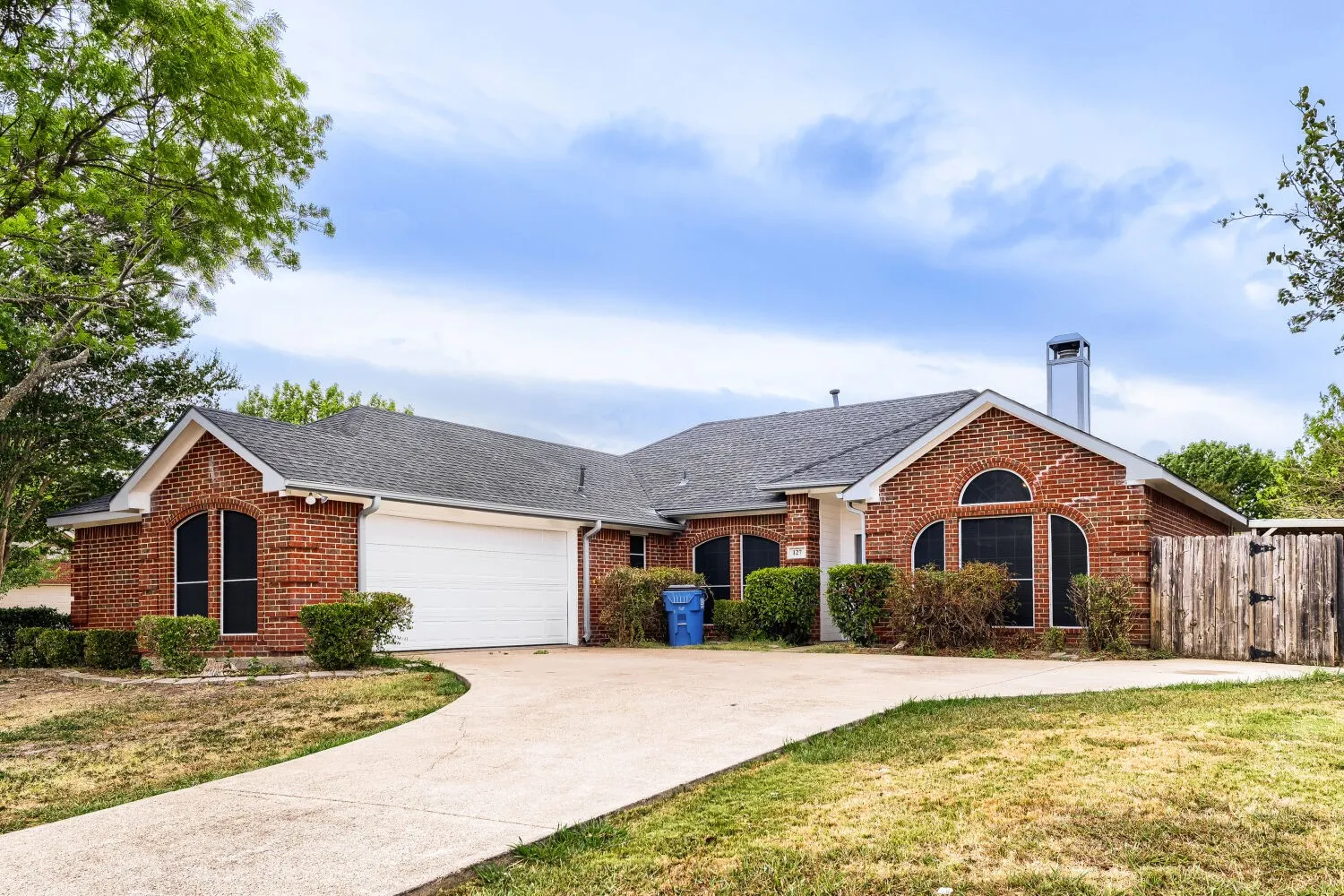 Single Family Residence For Sale in Kaufman County , 127 Villanova Circle, Forney, Texas 75126, 3 Bedroom, 2 Bathroom, 2 Garage spaces, 1,771 Sqft, built in 1997, mls#21376884, Real Estate Agent in Forney, Homes For Sale in Kaufman county, Homes For Sale in Forney, Realtor in Forney Texas, Real Estate Brokerage Independent Realty Texas, Luminita Cordes Realtor