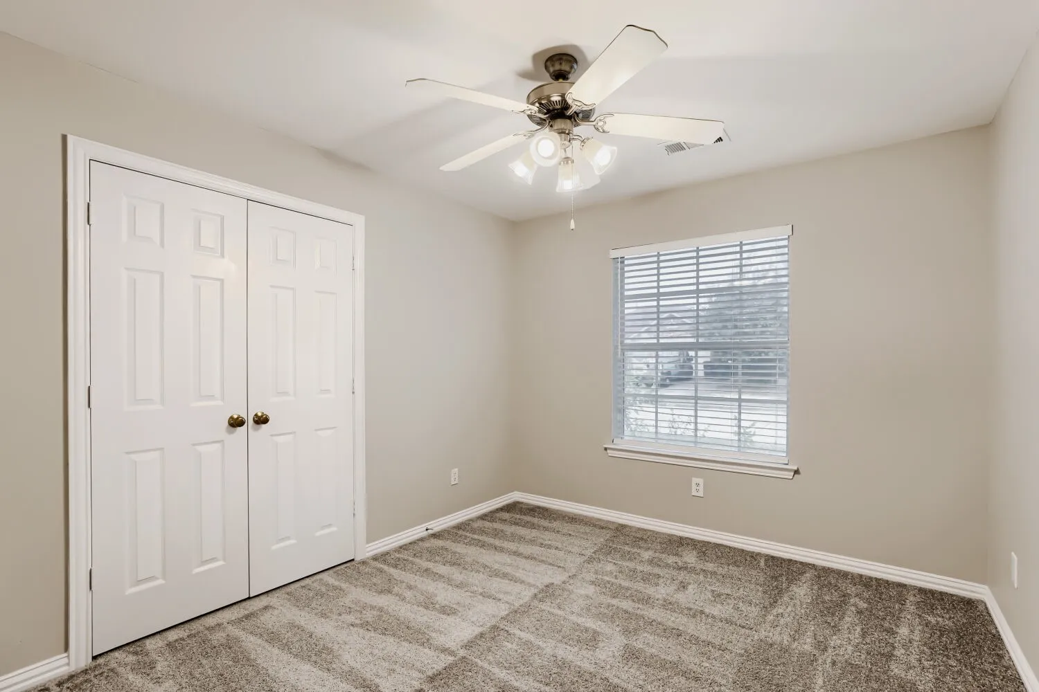 Single Family Residence For Sale in Kaufman County , 127 Villanova Circle, Forney, Texas 75126, 3 Bedroom, 2 Bathroom, 2 Garage spaces, 1,771 Sqft, built in 1997, mls#21376884, Real Estate Agent in Forney, Homes For Sale in Kaufman county, Homes For Sale in Forney, Realtor in Forney Texas, Real Estate Brokerage Independent Realty Texas, Luminita Cordes Realtor