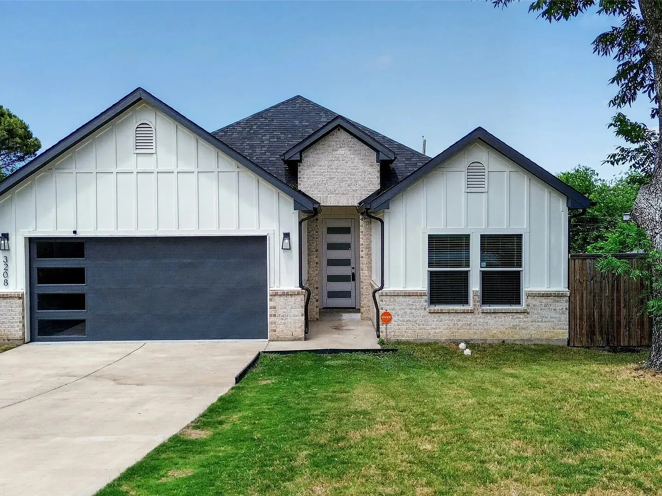 Single Family Residence For Sale in Tarrant County , 3208 31st Street, Fort Worth, Texas 76106, 3 Bedroom, 2 Bathroom, 2 Garage spaces, 1,419 Sqft, built in 2023, mls#21378199, Real Estate Agent in Fort Worth, Homes For Sale in Tarrant county, Homes For Sale in Fort Worth, Realtor in Fort Worth Texas, Real Estate Brokerage Independent Realty Texas, Luminita Cordes Realtor
