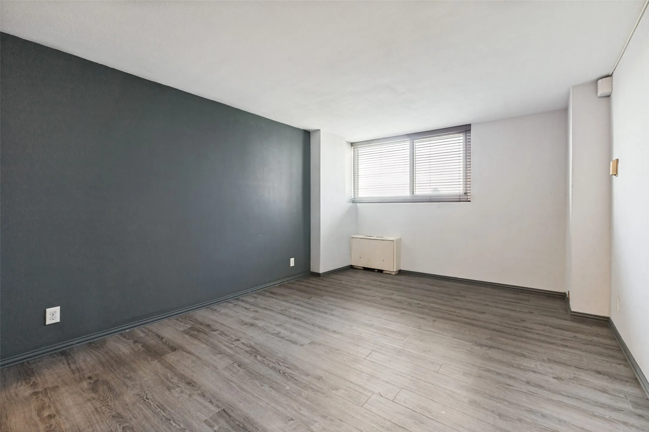Condominium For Sale in Dallas County , 3883 Turtle Creek Boulevard 808, Dallas, Texas 75219, 1 Bedroom, 1 Bathroom, 1 Garage spaces, 772 Sqft, built in 1963, mls#21379173, Real Estate Agent in Dallas, Homes For Sale in Dallas county, Homes For Sale in Dallas, Realtor in Dallas Texas, Real Estate Brokerage Independent Realty Texas, Luminita Cordes Realtor