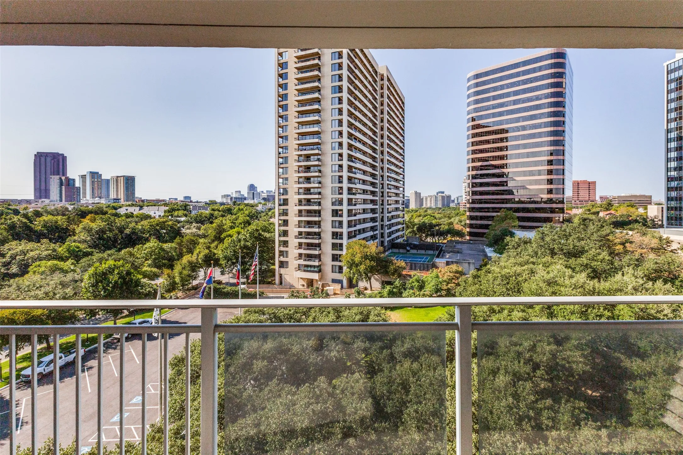 Condominium For Sale in Dallas County , 3883 Turtle Creek Boulevard 808, Dallas, Texas 75219, 1 Bedroom, 1 Bathroom, 1 Garage spaces, 772 Sqft, built in 1963, mls#21379173, Real Estate Agent in Dallas, Homes For Sale in Dallas county, Homes For Sale in Dallas, Realtor in Dallas Texas, Real Estate Brokerage Independent Realty Texas, Luminita Cordes Realtor