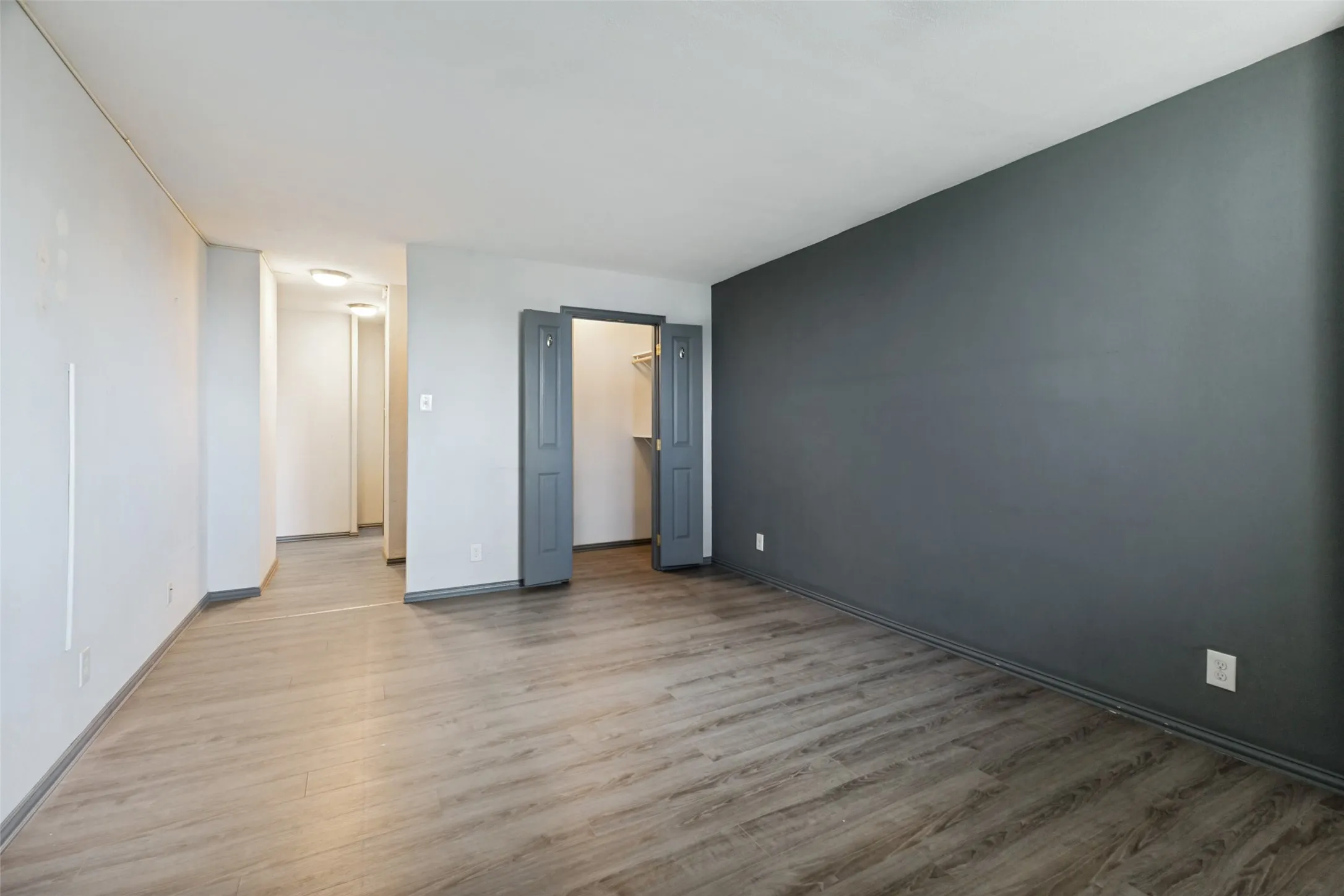 Condominium For Sale in Dallas County , 3883 Turtle Creek Boulevard 808, Dallas, Texas 75219, 1 Bedroom, 1 Bathroom, 1 Garage spaces, 772 Sqft, built in 1963, mls#21379173, Real Estate Agent in Dallas, Homes For Sale in Dallas county, Homes For Sale in Dallas, Realtor in Dallas Texas, Real Estate Brokerage Independent Realty Texas, Luminita Cordes Realtor