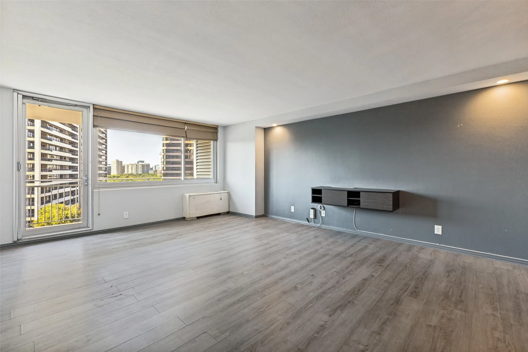 Condominium For Sale in Dallas County , 3883 Turtle Creek Boulevard 808, Dallas, Texas 75219, 1 Bedroom, 1 Bathroom, 1 Garage spaces, 772 Sqft, built in 1963, mls#21379173, Real Estate Agent in Dallas, Homes For Sale in Dallas county, Homes For Sale in Dallas, Realtor in Dallas Texas, Real Estate Brokerage Independent Realty Texas, Luminita Cordes Realtor