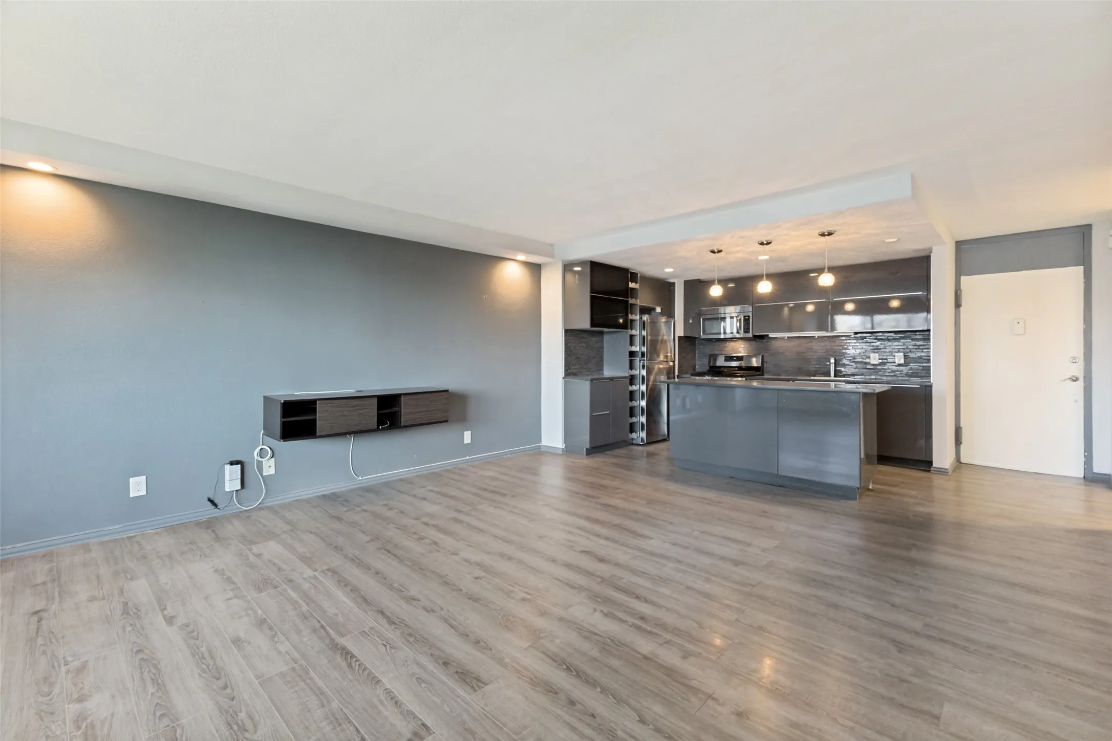 Condominium For Sale in Dallas County , 3883 Turtle Creek Boulevard 808, Dallas, Texas 75219, 1 Bedroom, 1 Bathroom, 1 Garage spaces, 772 Sqft, built in 1963, mls#21379173, Real Estate Agent in Dallas, Homes For Sale in Dallas county, Homes For Sale in Dallas, Realtor in Dallas Texas, Real Estate Brokerage Independent Realty Texas, Luminita Cordes Realtor