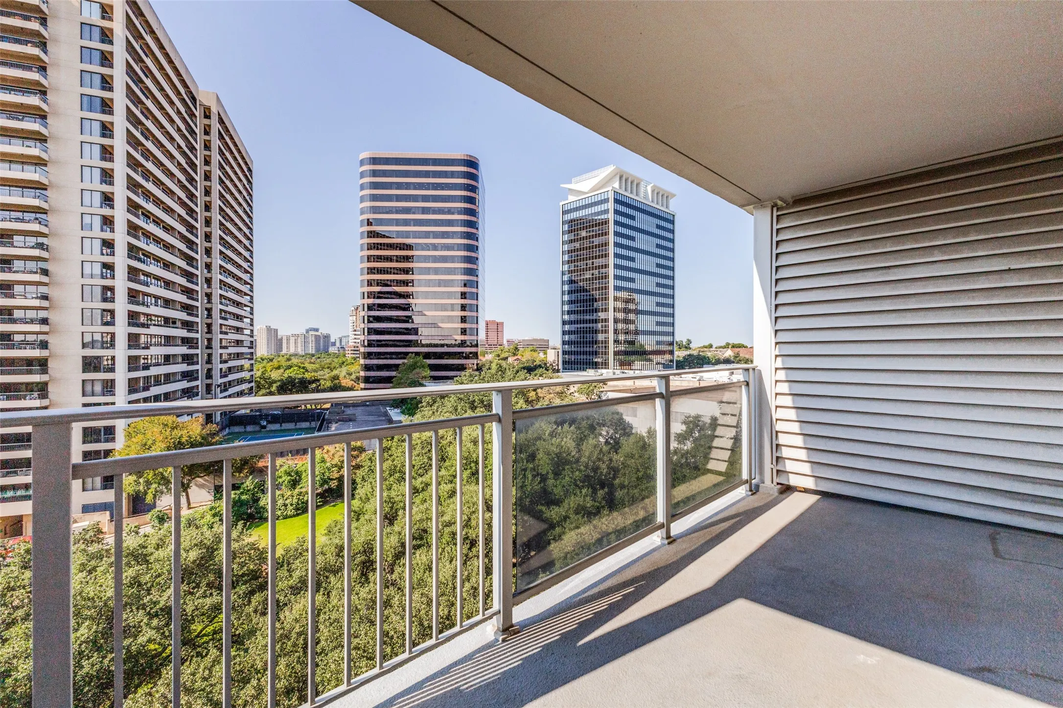 Condominium For Sale in Dallas County , 3883 Turtle Creek Boulevard 808, Dallas, Texas 75219, 1 Bedroom, 1 Bathroom, 1 Garage spaces, 772 Sqft, built in 1963, mls#21379173, Real Estate Agent in Dallas, Homes For Sale in Dallas county, Homes For Sale in Dallas, Realtor in Dallas Texas, Real Estate Brokerage Independent Realty Texas, Luminita Cordes Realtor