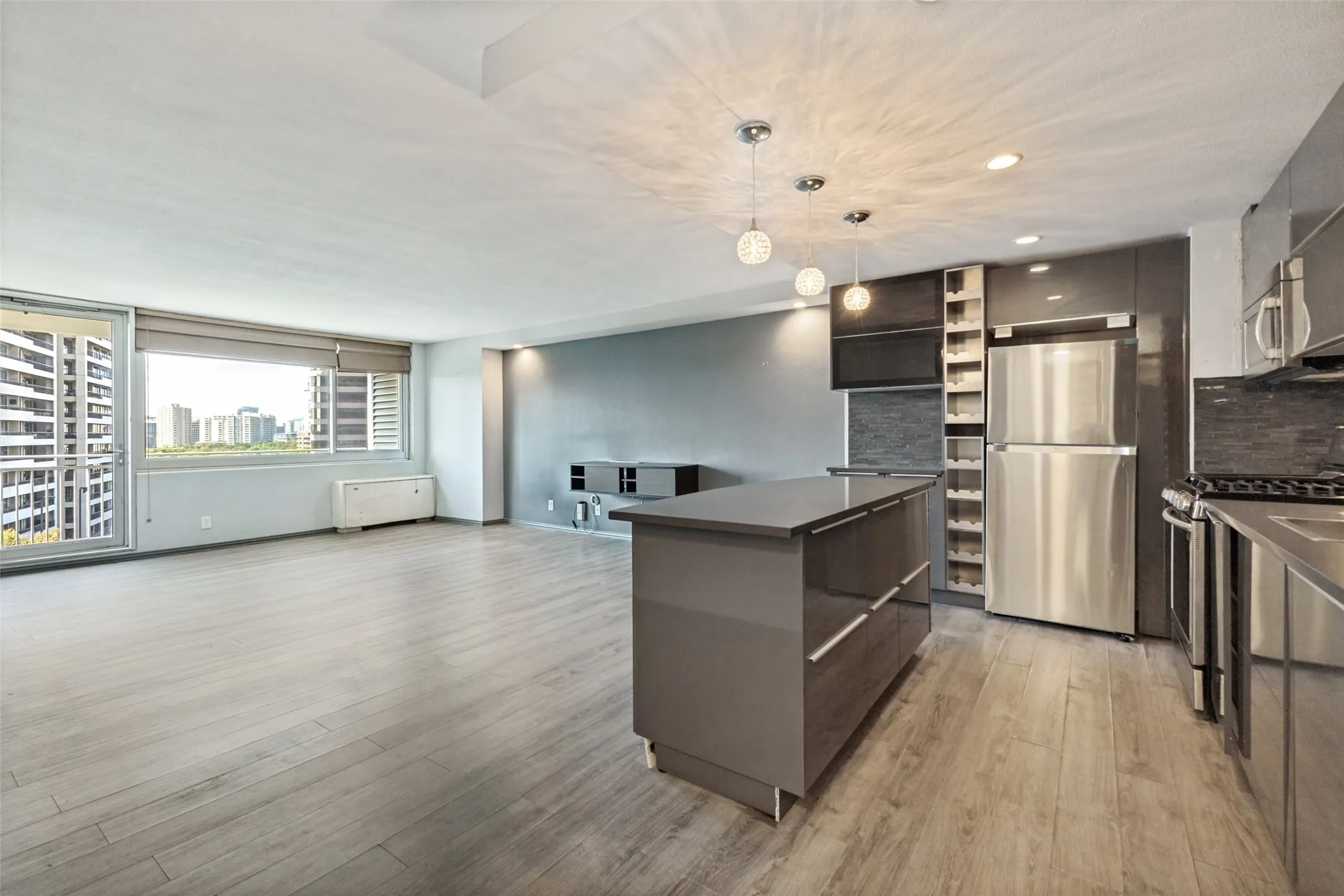 Condominium For Sale in Dallas County , 3883 Turtle Creek Boulevard 808, Dallas, Texas 75219, 1 Bedroom, 1 Bathroom, 1 Garage spaces, 772 Sqft, built in 1963, mls#21379173, Real Estate Agent in Dallas, Homes For Sale in Dallas county, Homes For Sale in Dallas, Realtor in Dallas Texas, Real Estate Brokerage Independent Realty Texas, Luminita Cordes Realtor