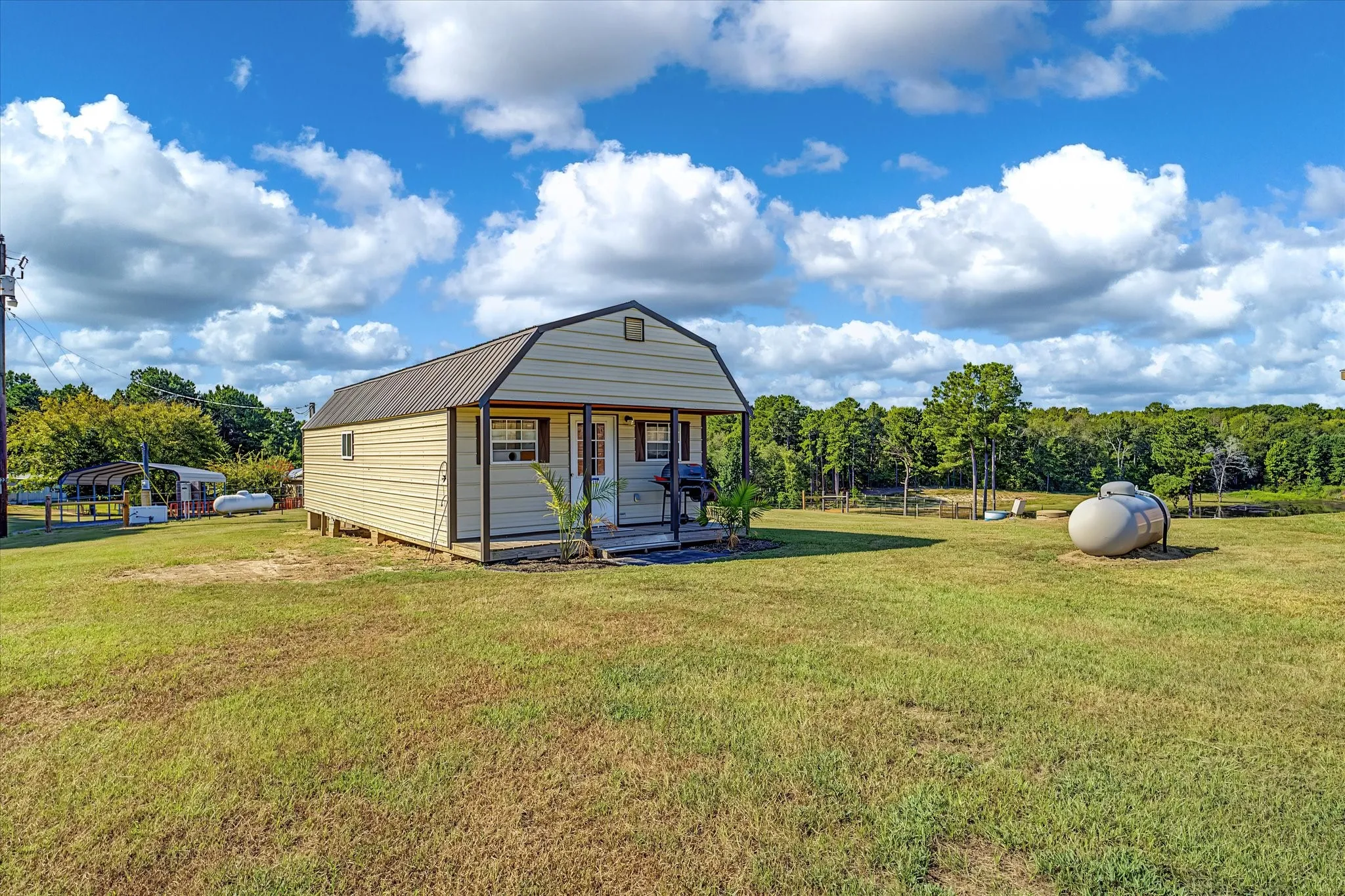 16x40 framed building ideal for a man cave, workshop or flex space w/ AC.